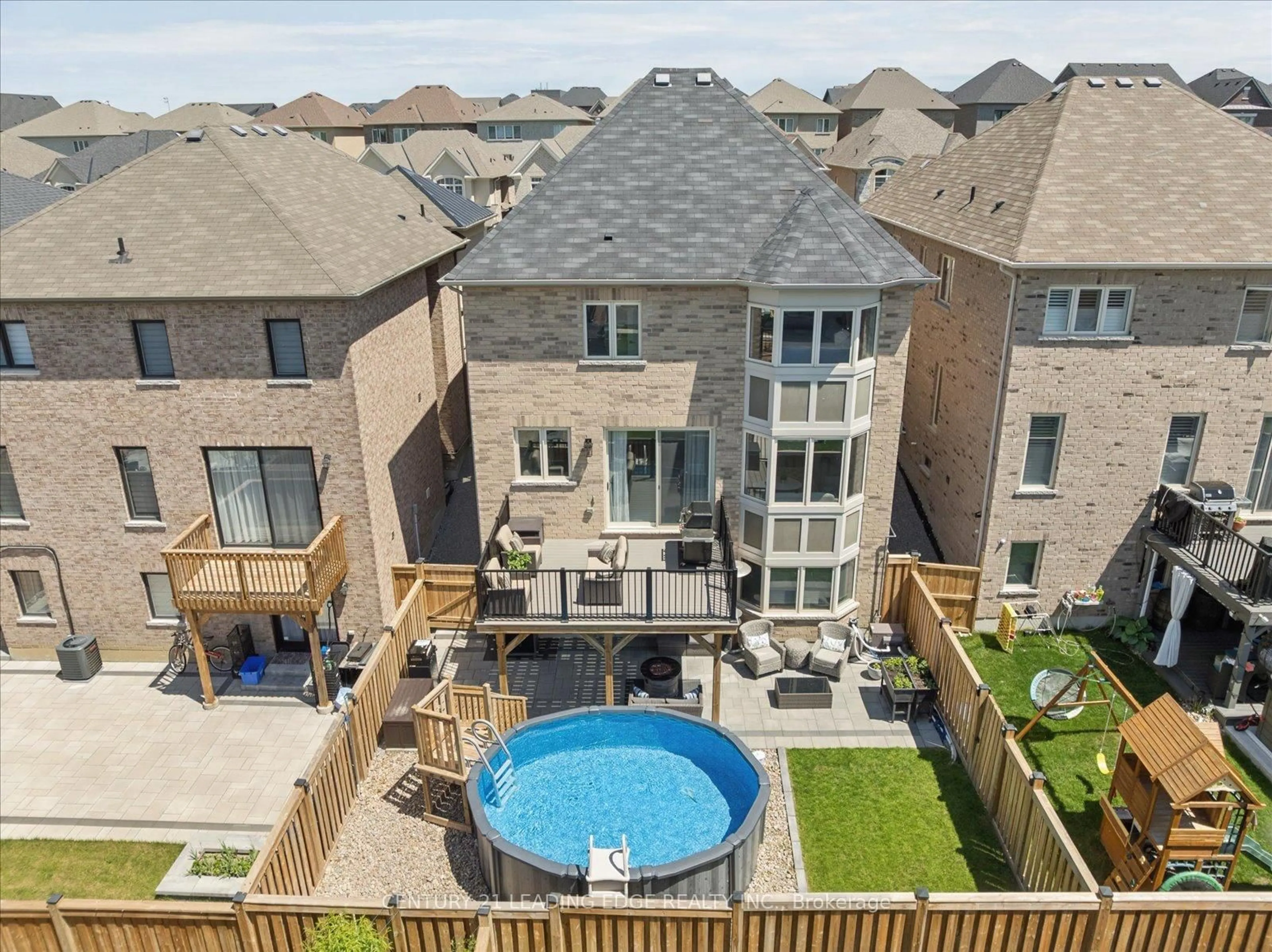 A pic from outside/outdoor area/front of a property/back of a property/a pic from drone, unknown for 115 Ben Sinclair Ave, East Gwillimbury Ontario L9N 0S3
