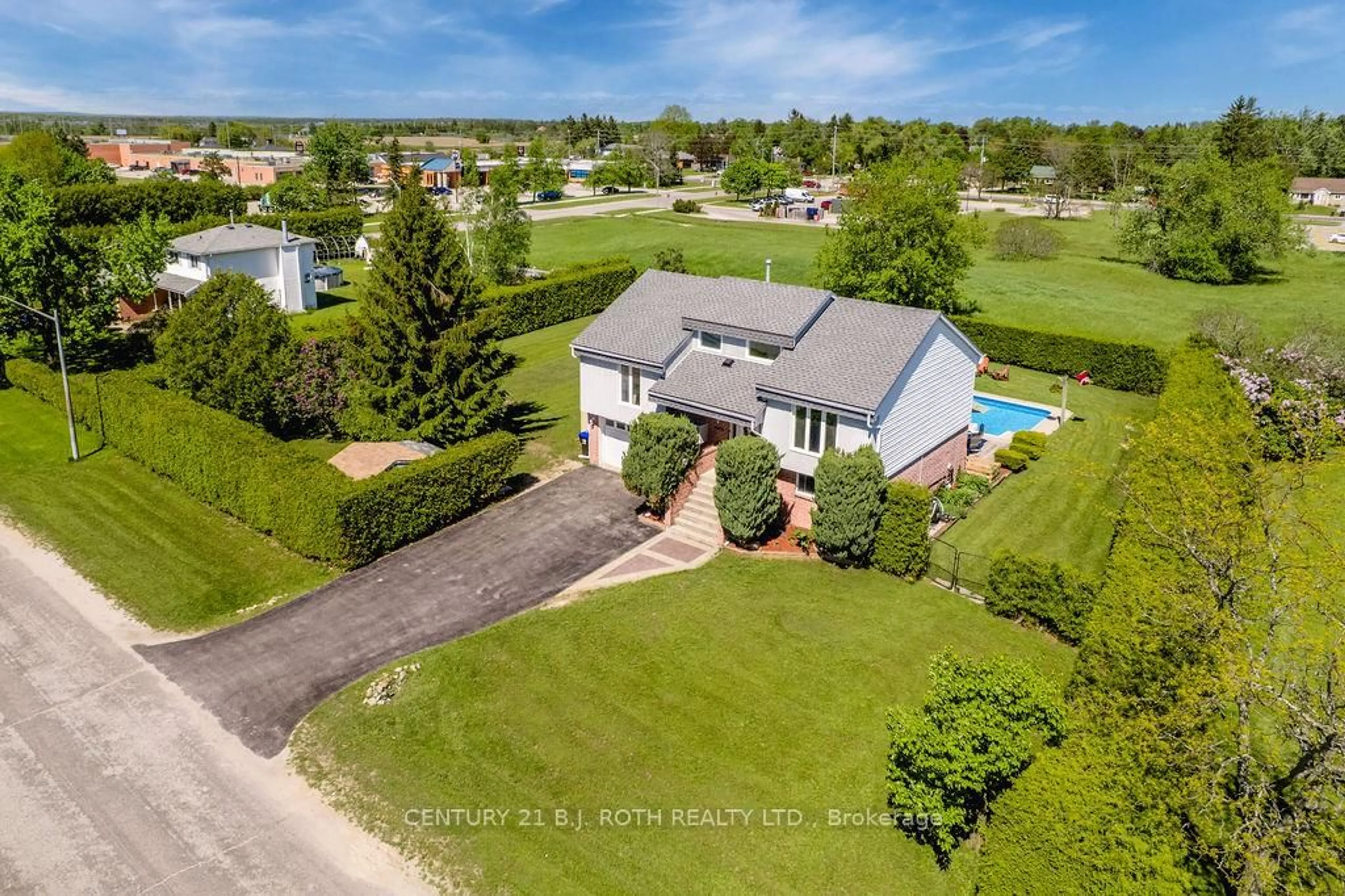 A pic from outside/outdoor area/front of a property/back of a property/a pic from drone, water/lake/river/ocean view for 2823 Small St, Innisfil Ontario L9S 1H2