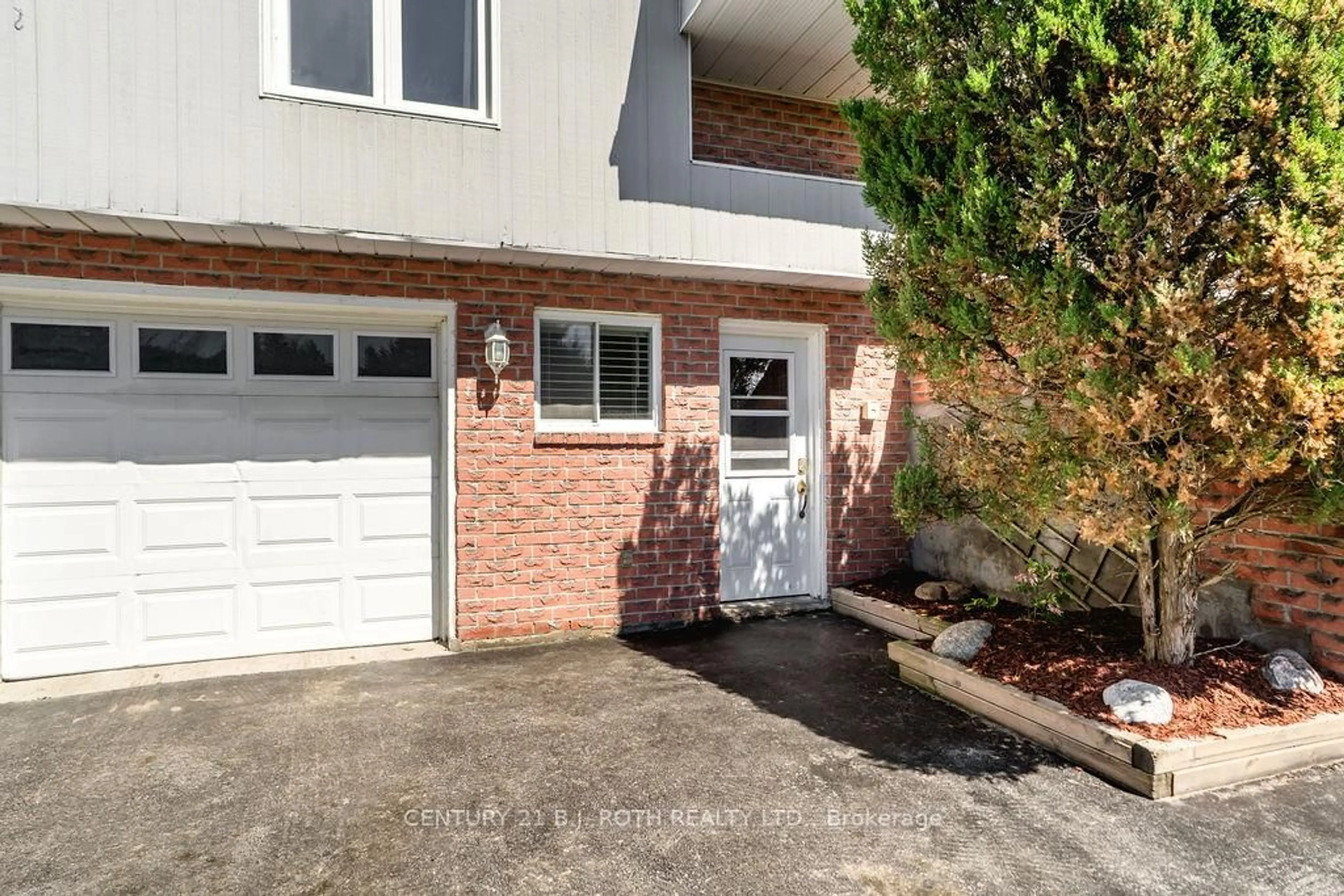 Home with brick exterior material, street for 2823 Small St, Innisfil Ontario L9S 1H2