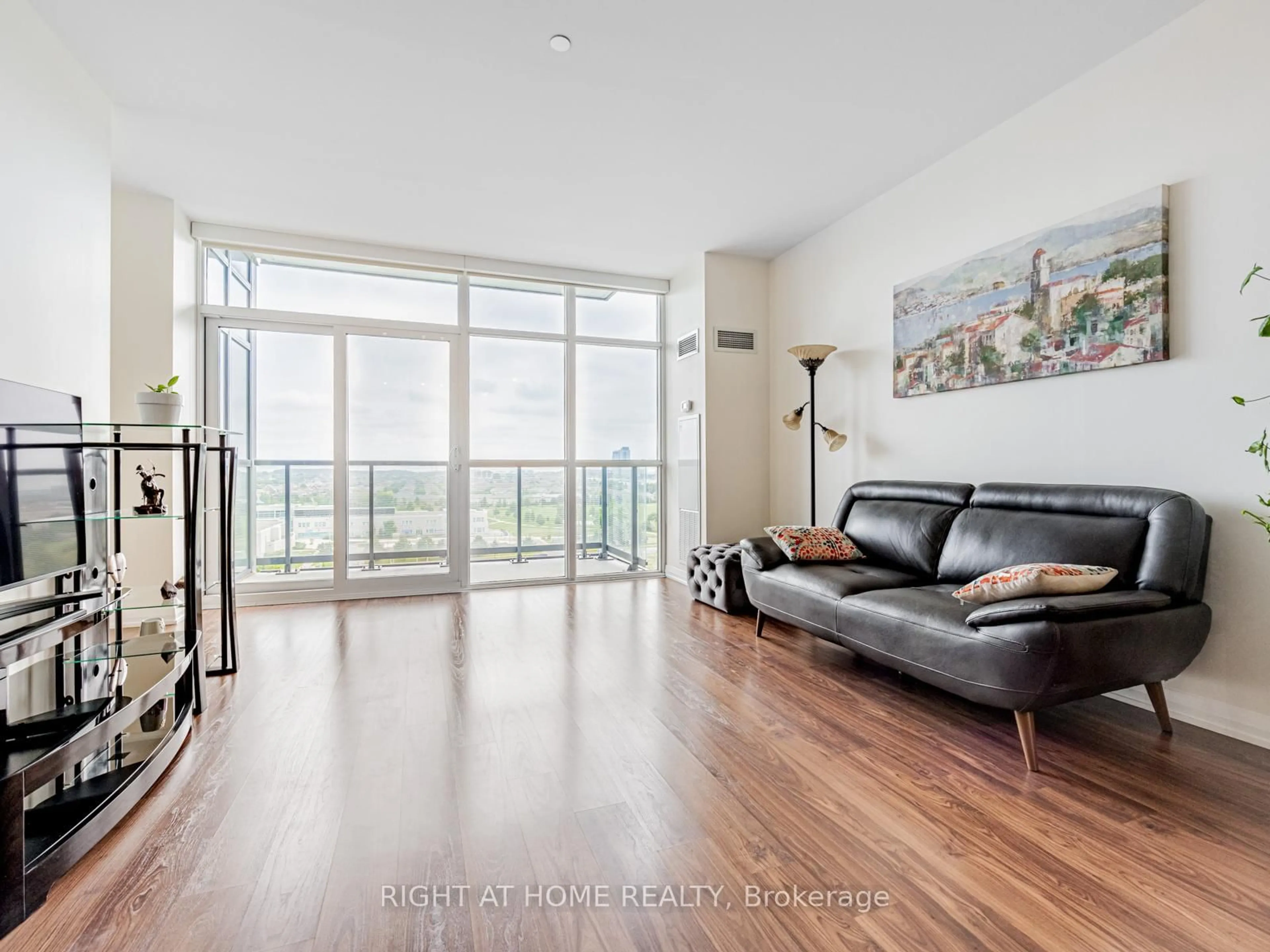 Living room with furniture, unknown for 65 Oneida Cres #1010, Richmond Hill Ontario L4B 0G9