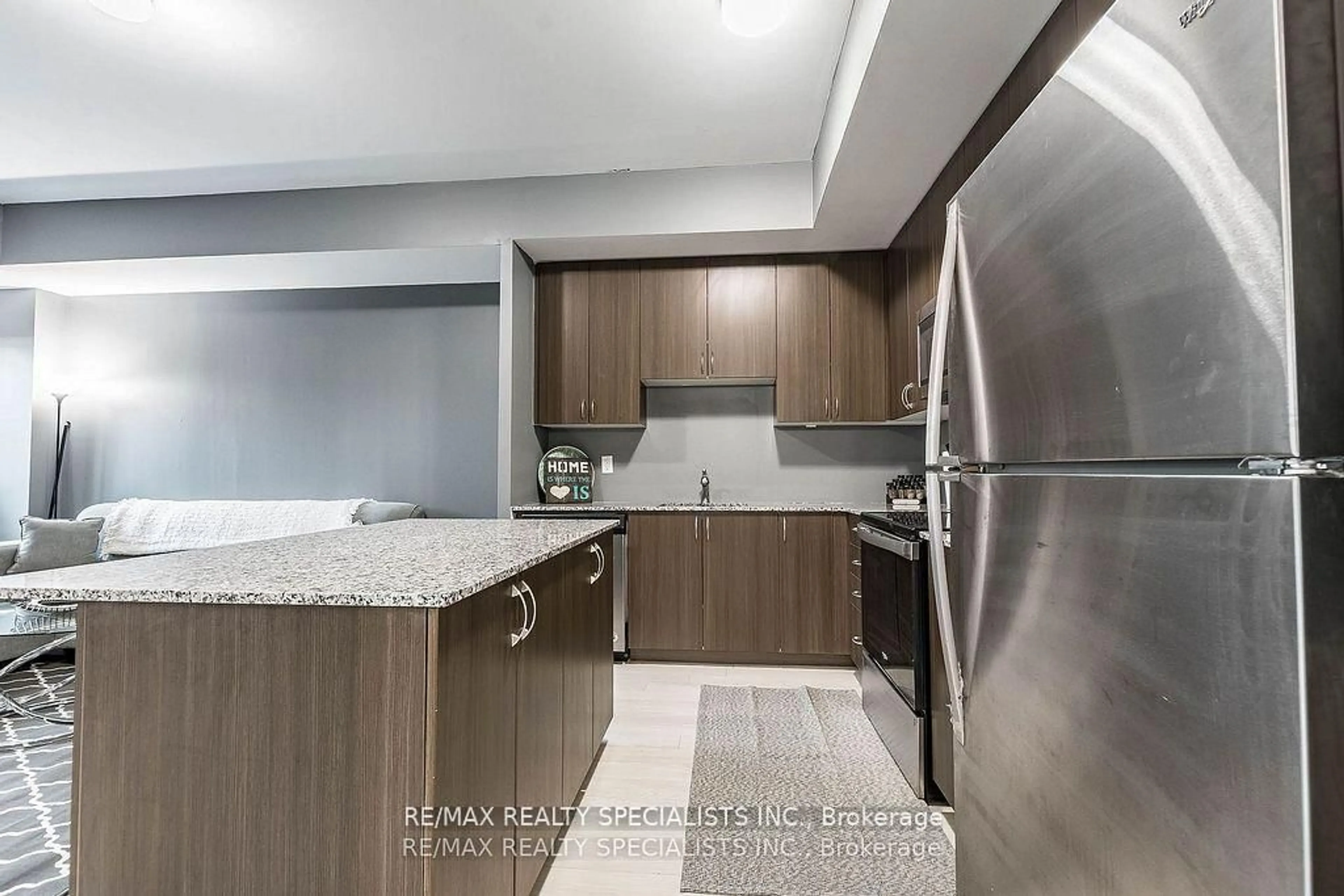 Standard kitchen, ceramic/tile floor for 5279 Highway 7 #402 B, Vaughan Ontario L4L 1T4