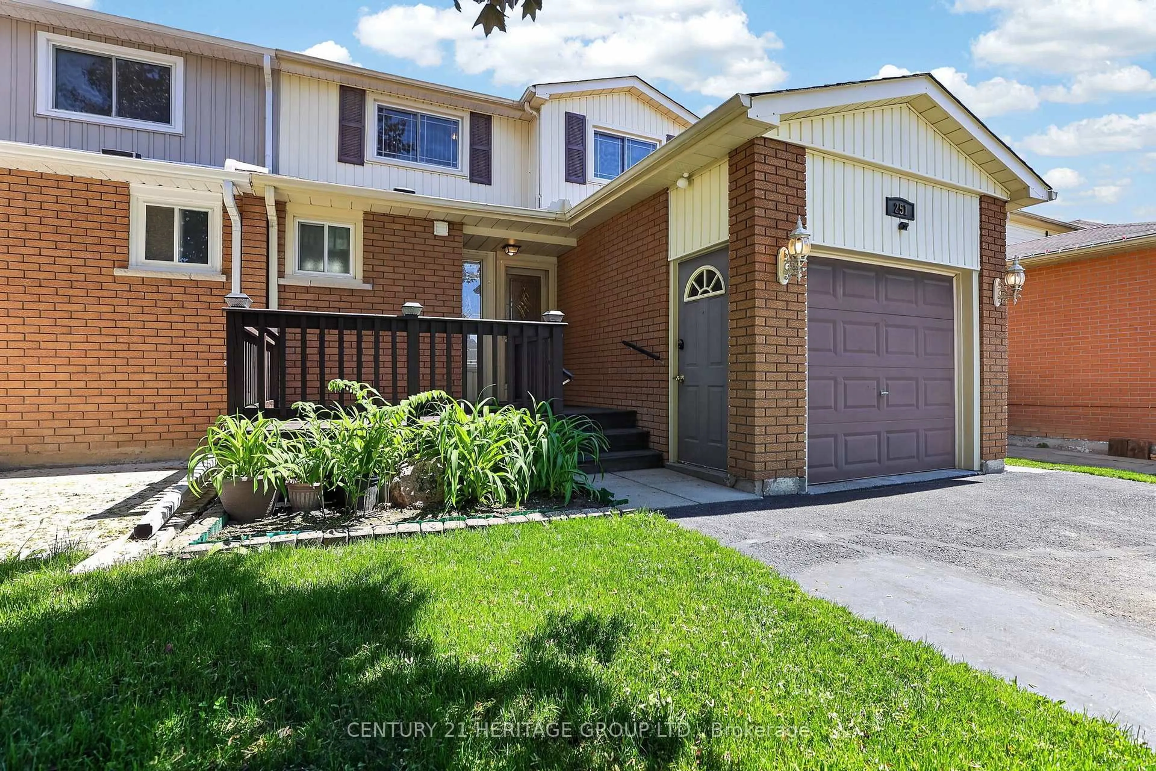 Home with brick exterior material, street for 251 Collings Ave, Bradford West Gwillimbury Ontario L3Z 1W4