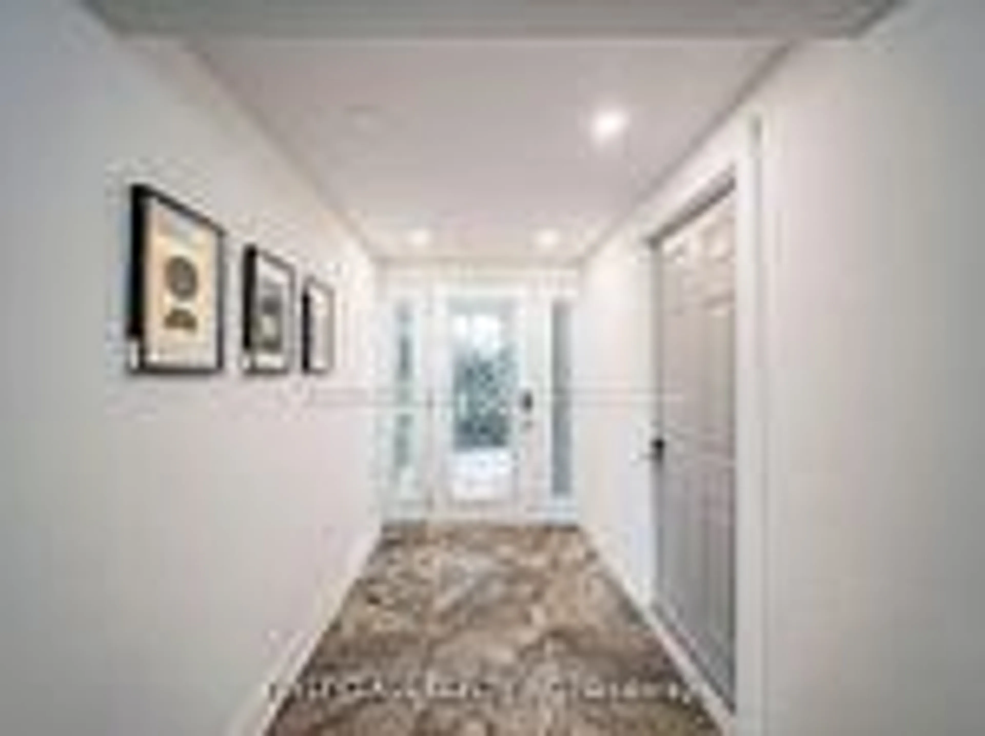Indoor entryway for 1148 Kingdale Rd, Newmarket Ontario L3Y 4W1