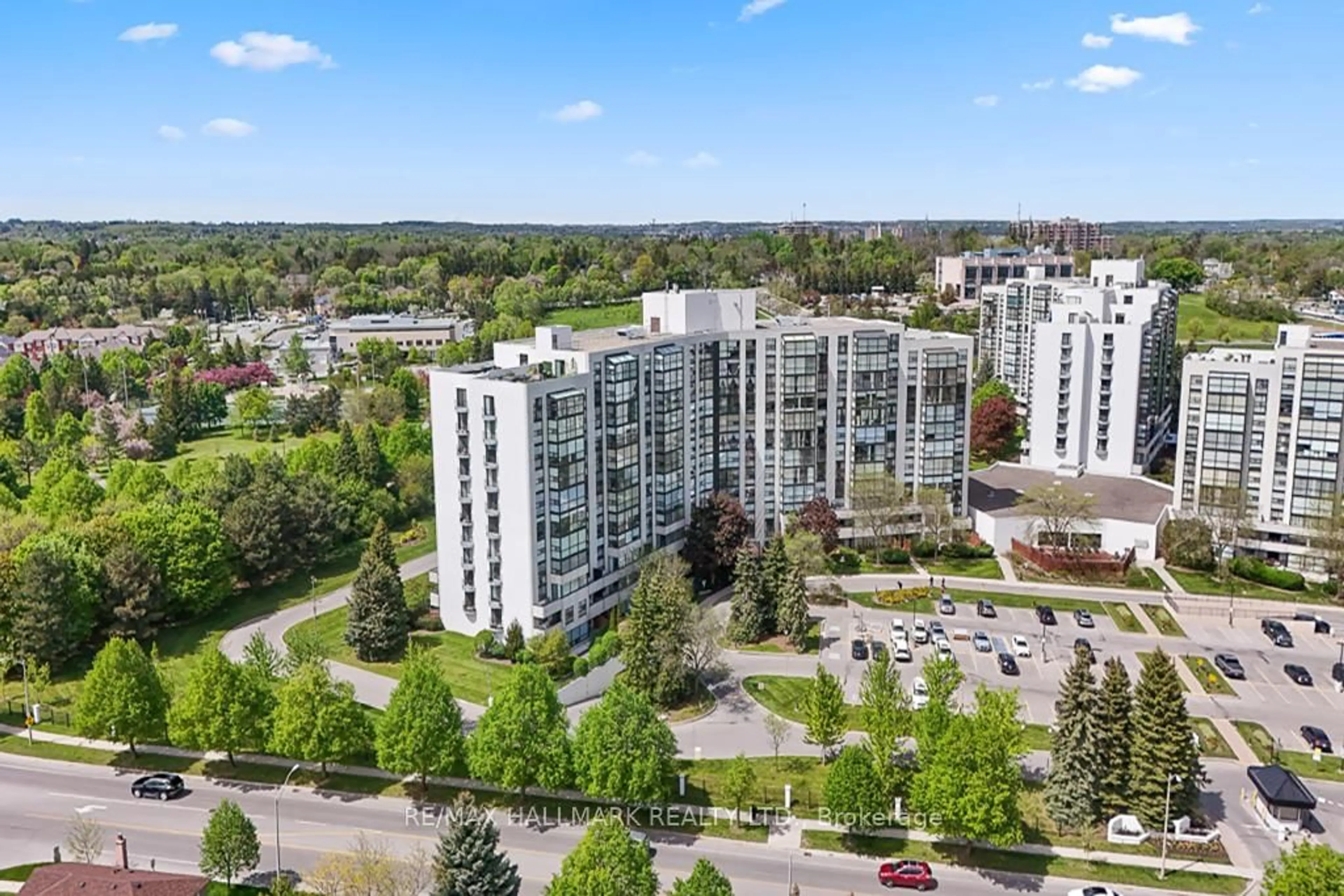 A pic from outside/outdoor area/front of a property/back of a property/a pic from drone, city buildings view from balcony for 40 Harding Blvd #904, Richmond Hill Ontario L4C 9S5