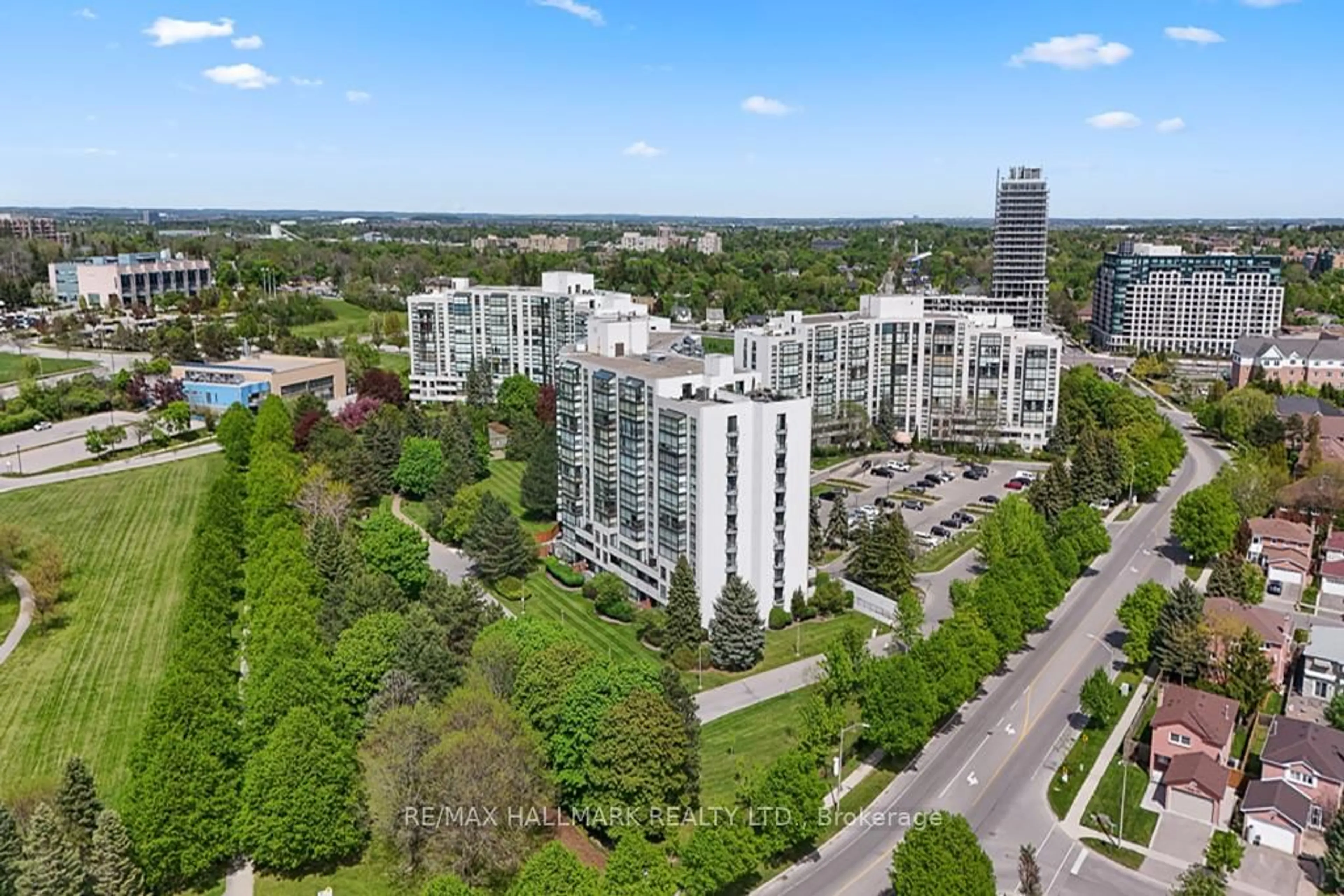 A pic from outside/outdoor area/front of a property/back of a property/a pic from drone, city buildings view from balcony for 40 Harding Blvd #904, Richmond Hill Ontario L4C 9S5