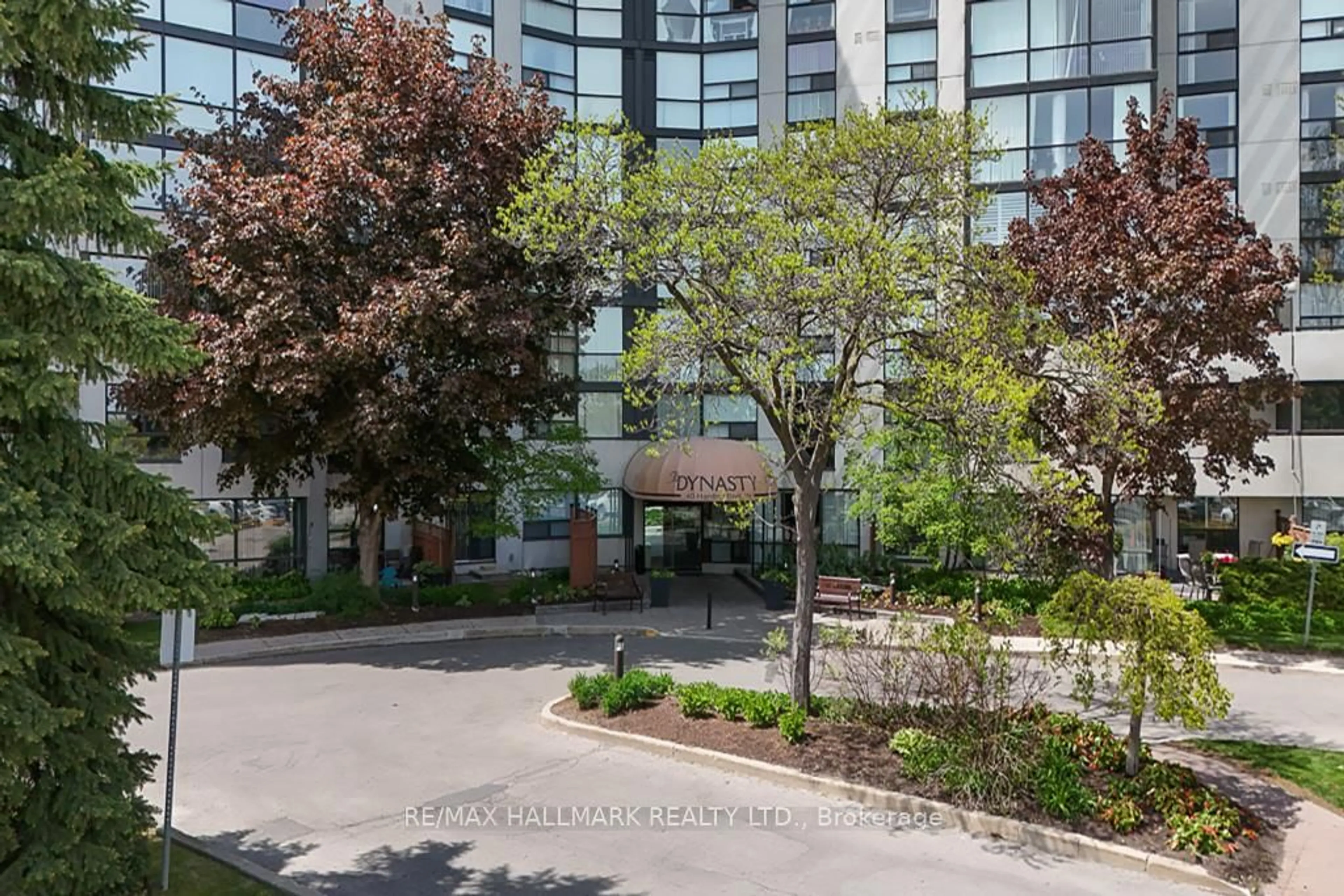 Indoor foyer for 40 Harding Blvd #904, Richmond Hill Ontario L4C 9S5