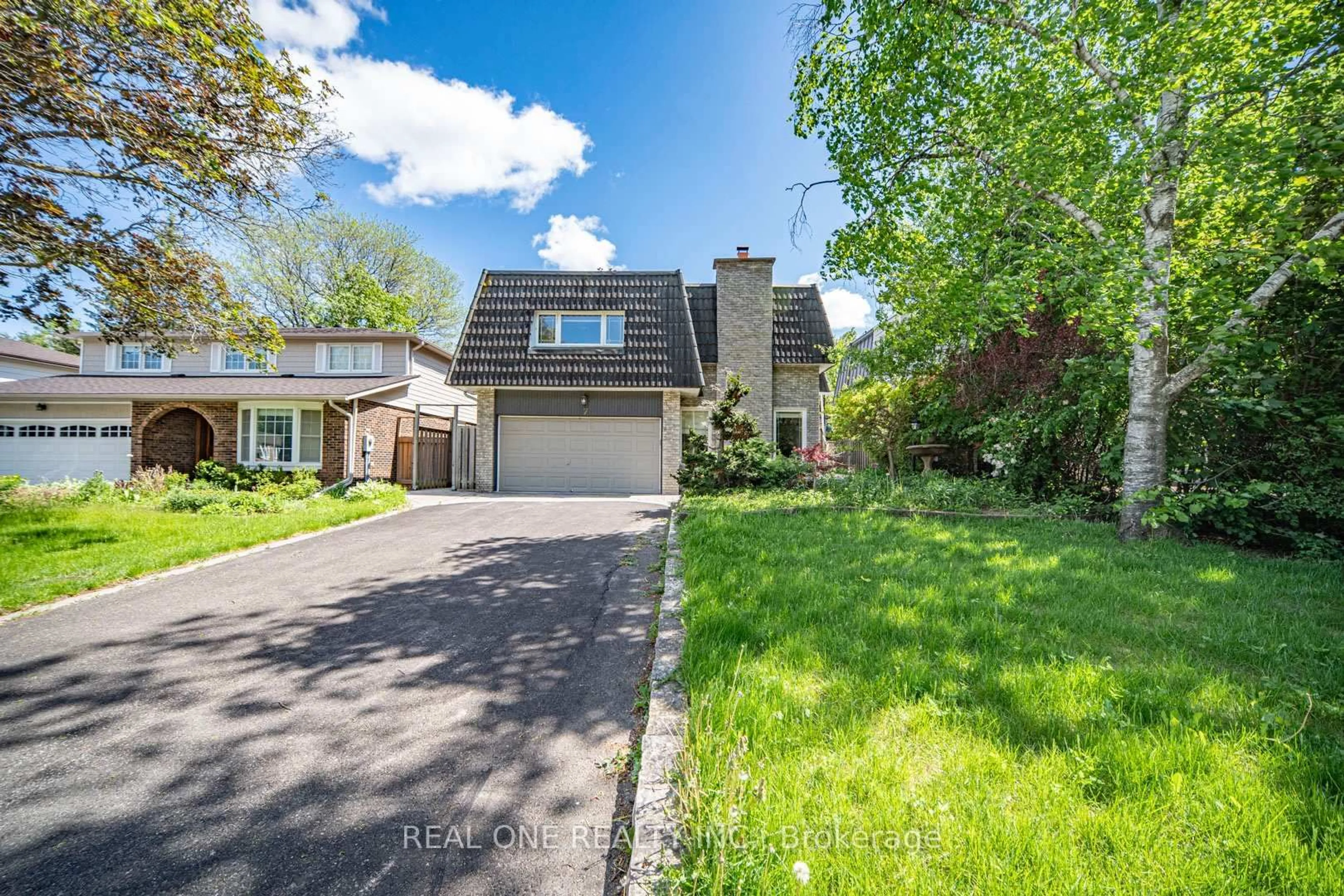 A pic from outside/outdoor area/front of a property/back of a property/a pic from drone, street for 7 Hagerman Blvd, Markham Ontario L3R 2A8