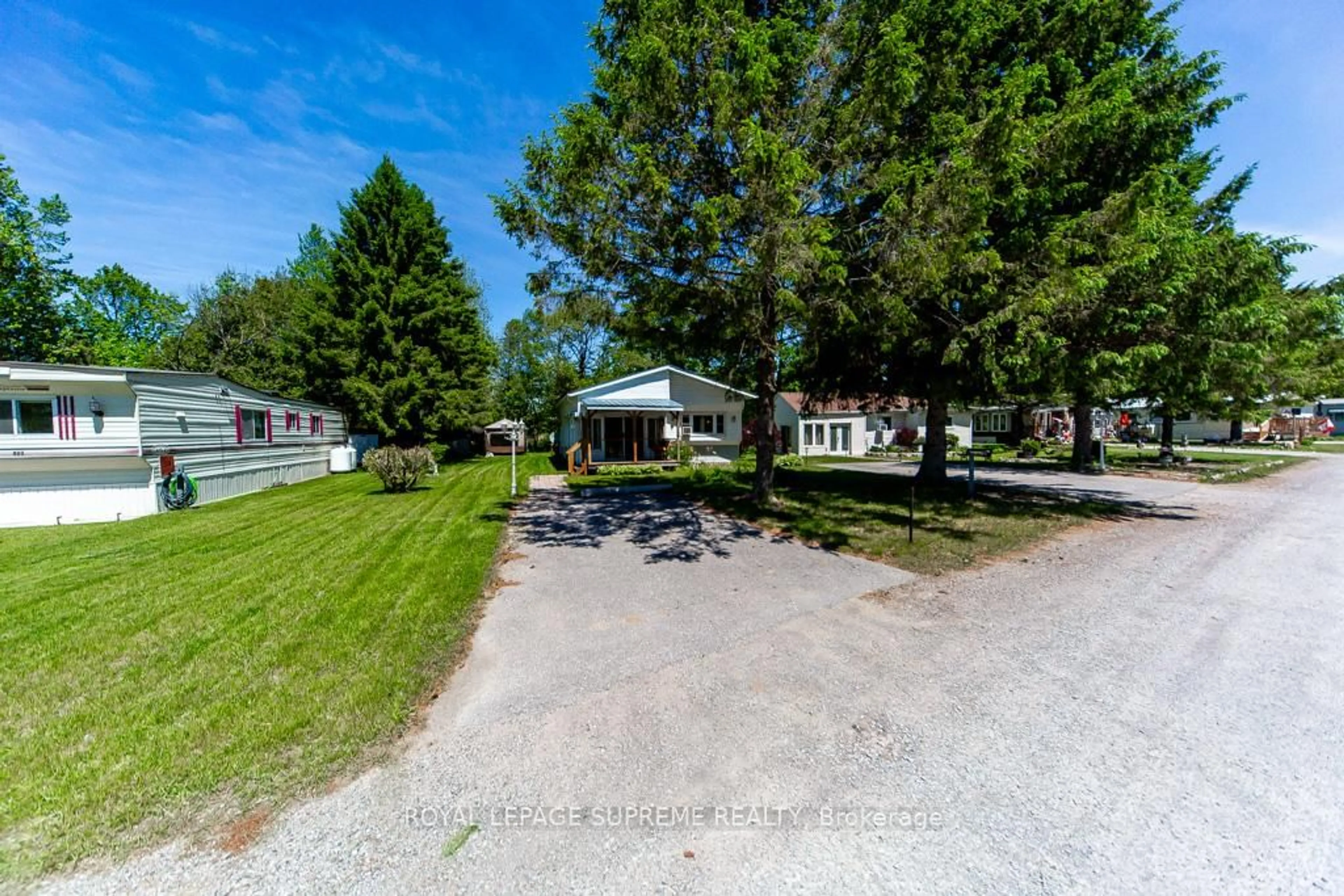 A pic from outside/outdoor area/front of a property/back of a property/a pic from drone, unknown for 285 Crydermans Sdrd #408, Georgina Ontario L0E 1A0