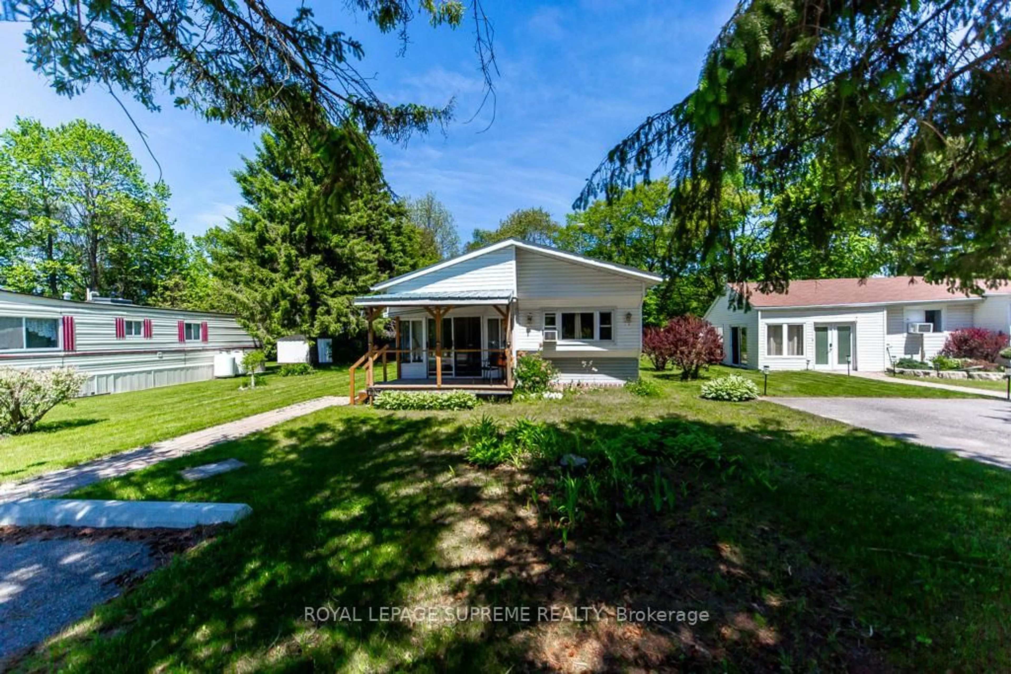 A pic from outside/outdoor area/front of a property/back of a property/a pic from drone, street for 285 Crydermans Sdrd #408, Georgina Ontario L0E 1A0