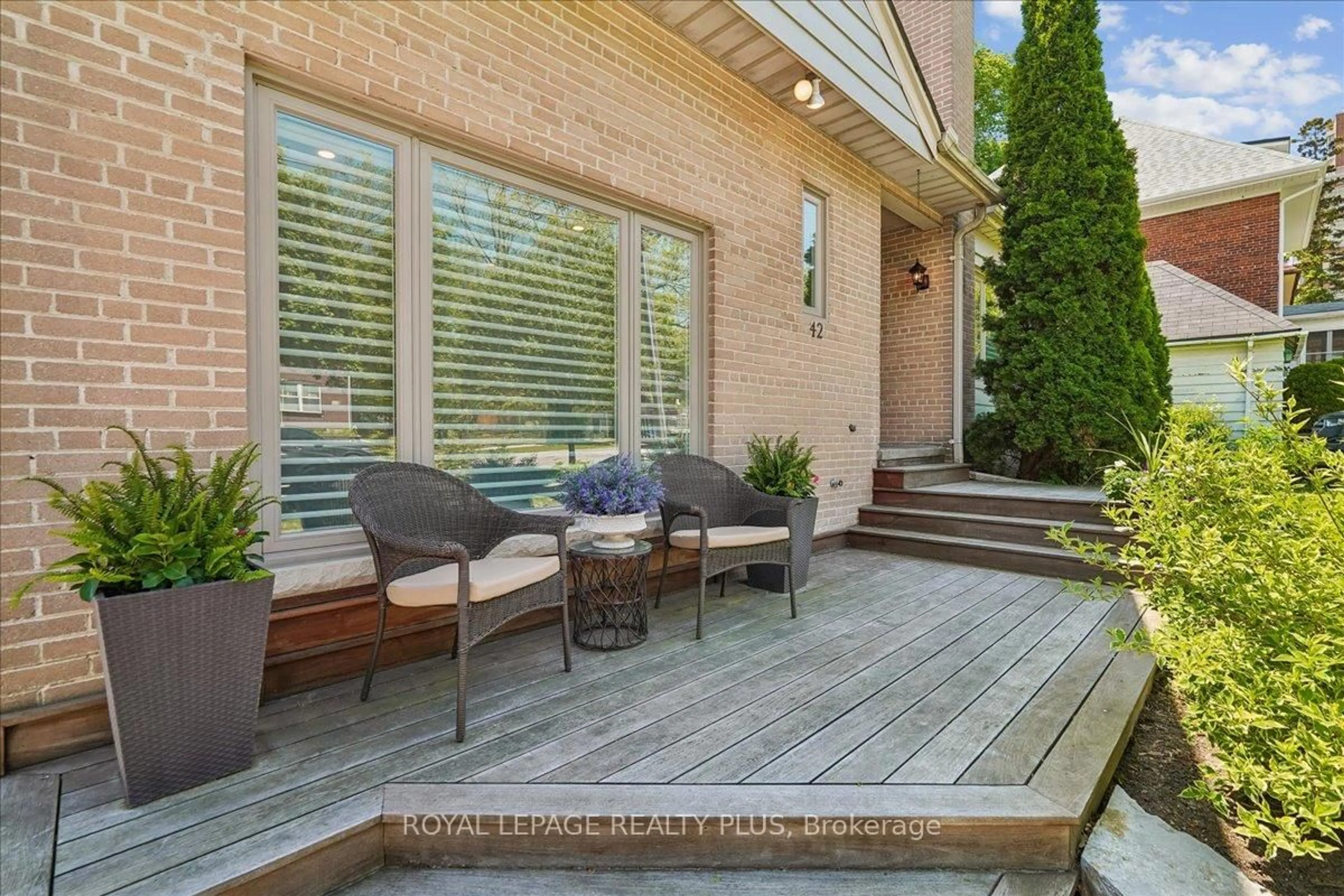 Patio, street for 42 Roseview Ave, Richmond Hill Ontario L4C 1C7