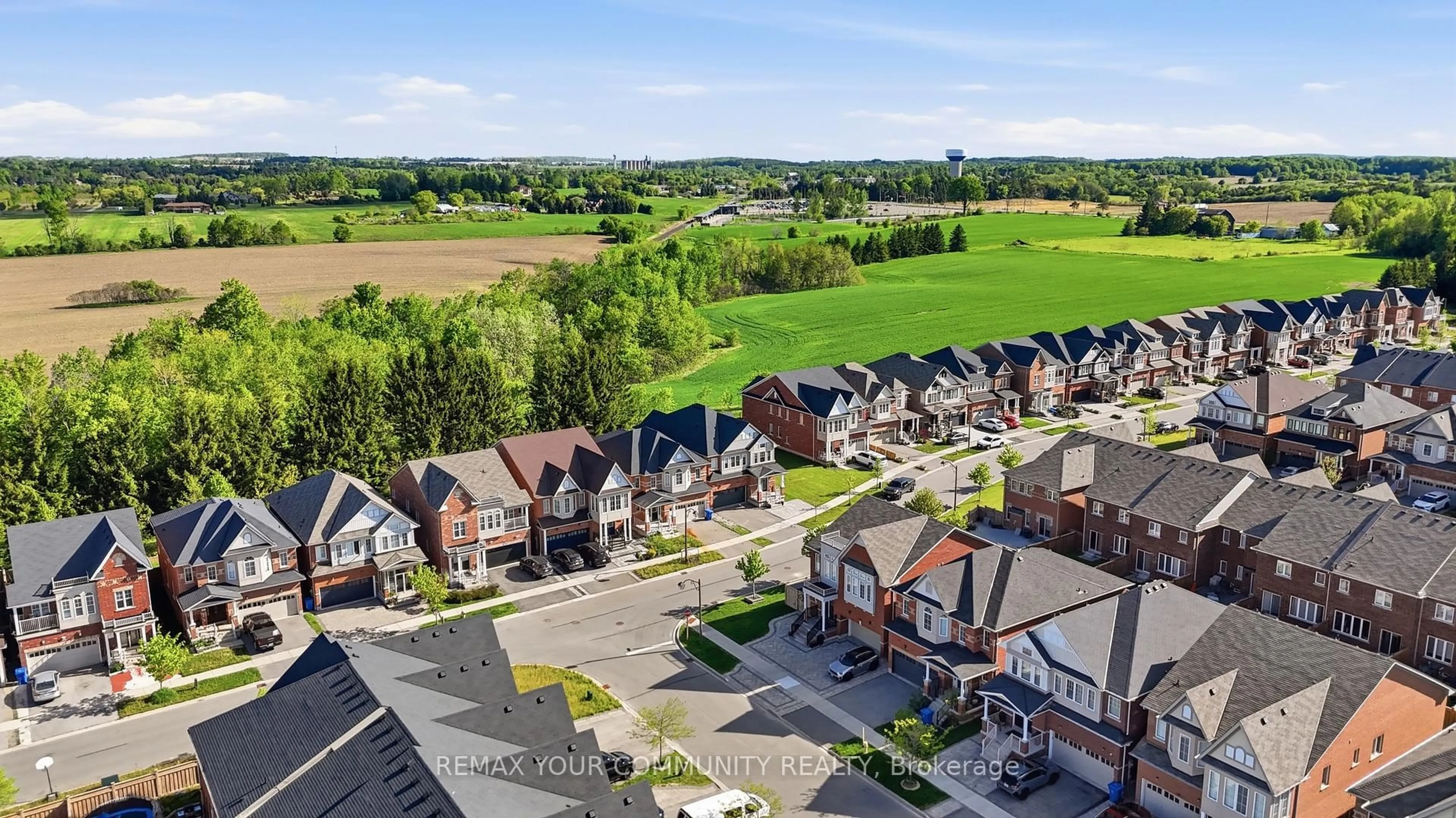 A pic from outside/outdoor area/front of a property/back of a property/a pic from drone, street for 248 Greenwood Rd, Whitchurch-Stouffville Ontario L4A 0N8