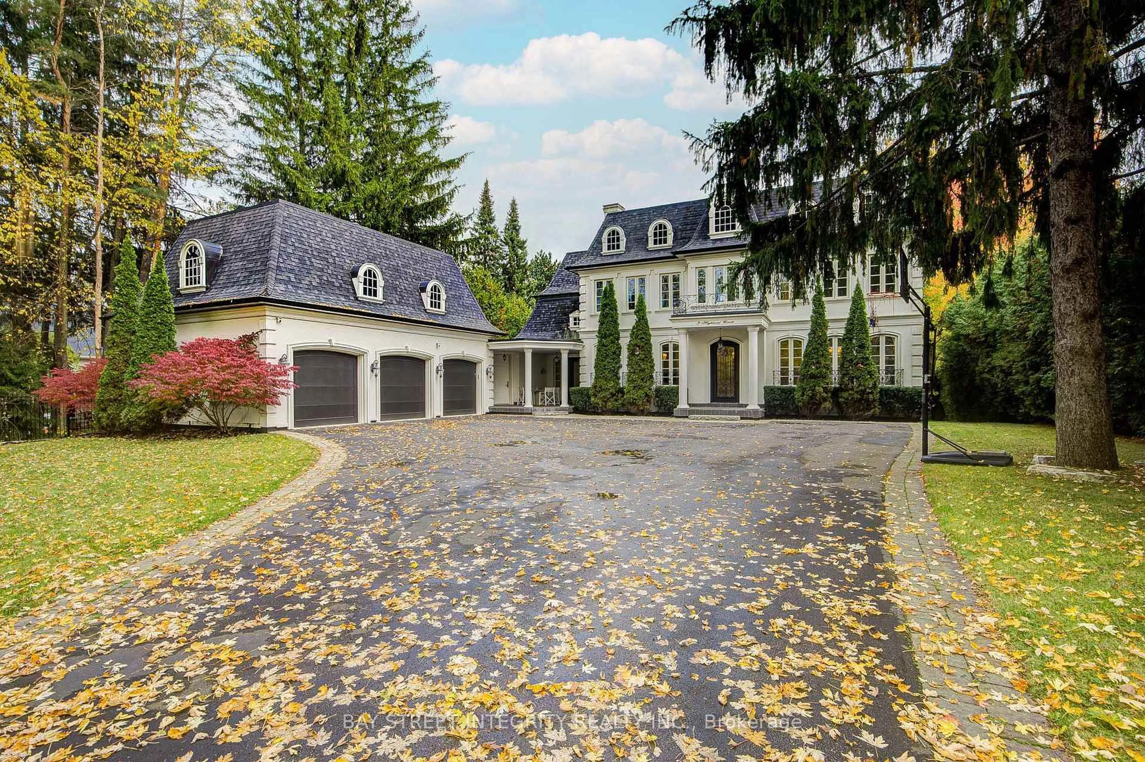 Unknown for 9 Highland Crt, Aurora Ontario L4G 2S9