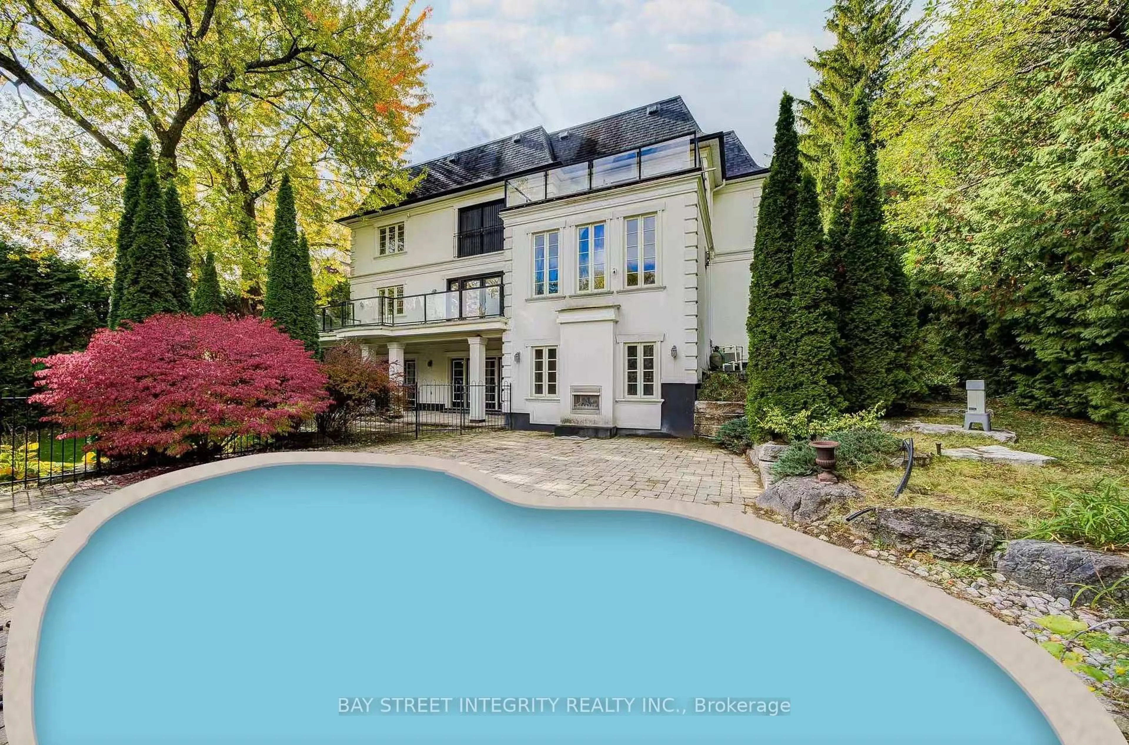 Pool for 9 Highland Crt, Aurora Ontario L4G 2S9