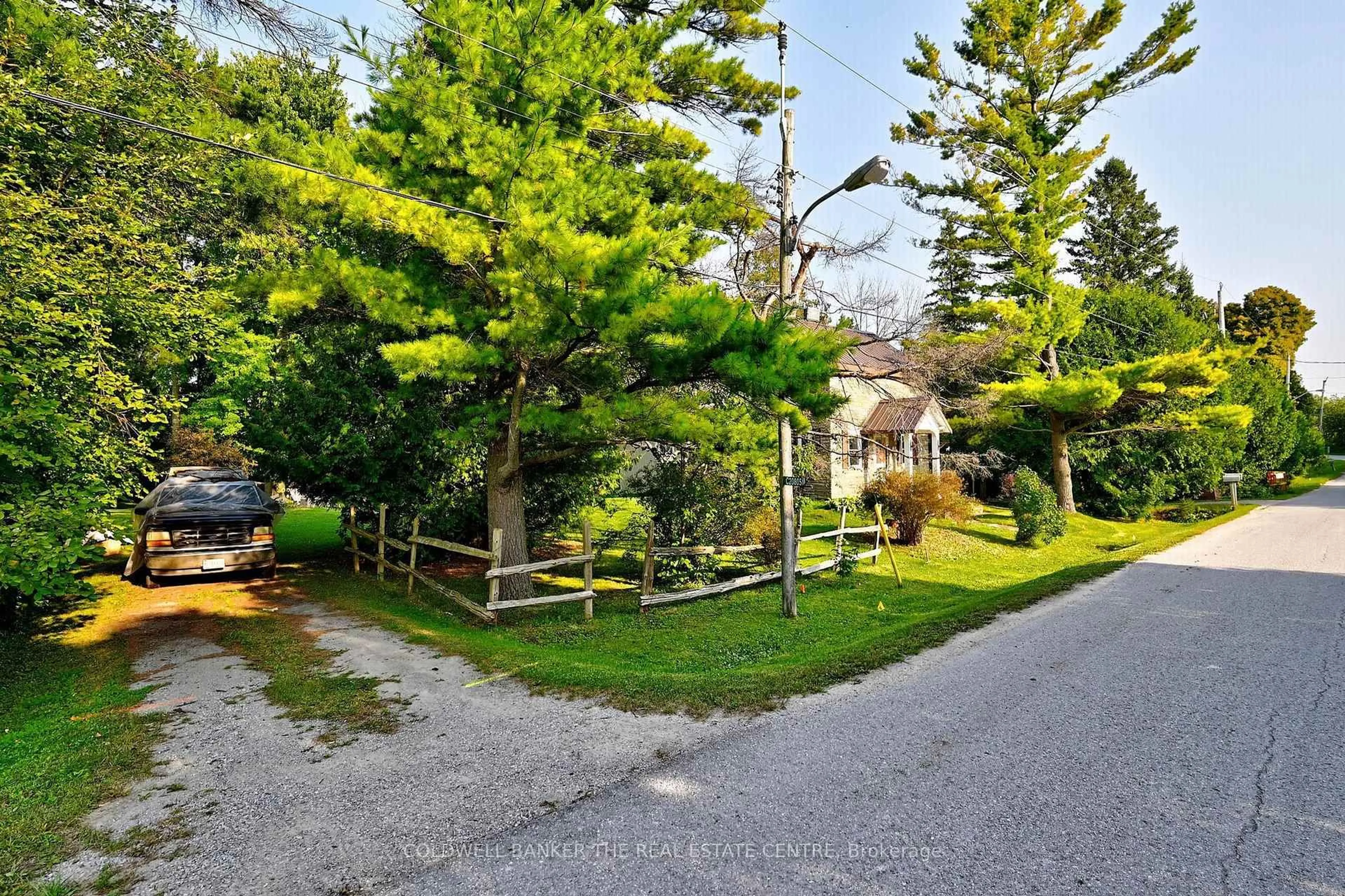 Patio, street for 20805 Brock Rd, Brock Ontario L0E 1E0