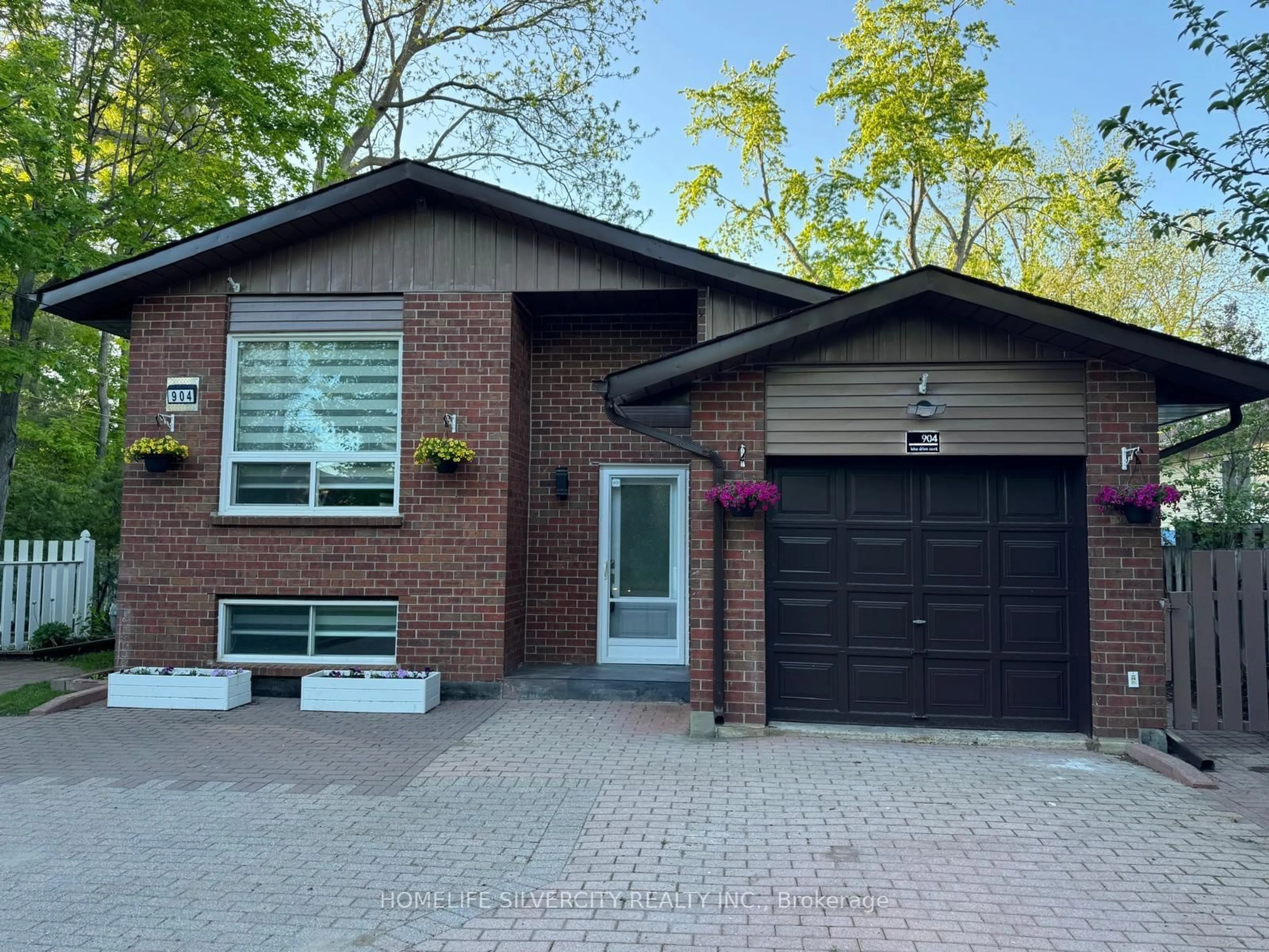 Home with brick exterior material, street for 904 Lake Dr, Georgina Ontario L0E 1L0