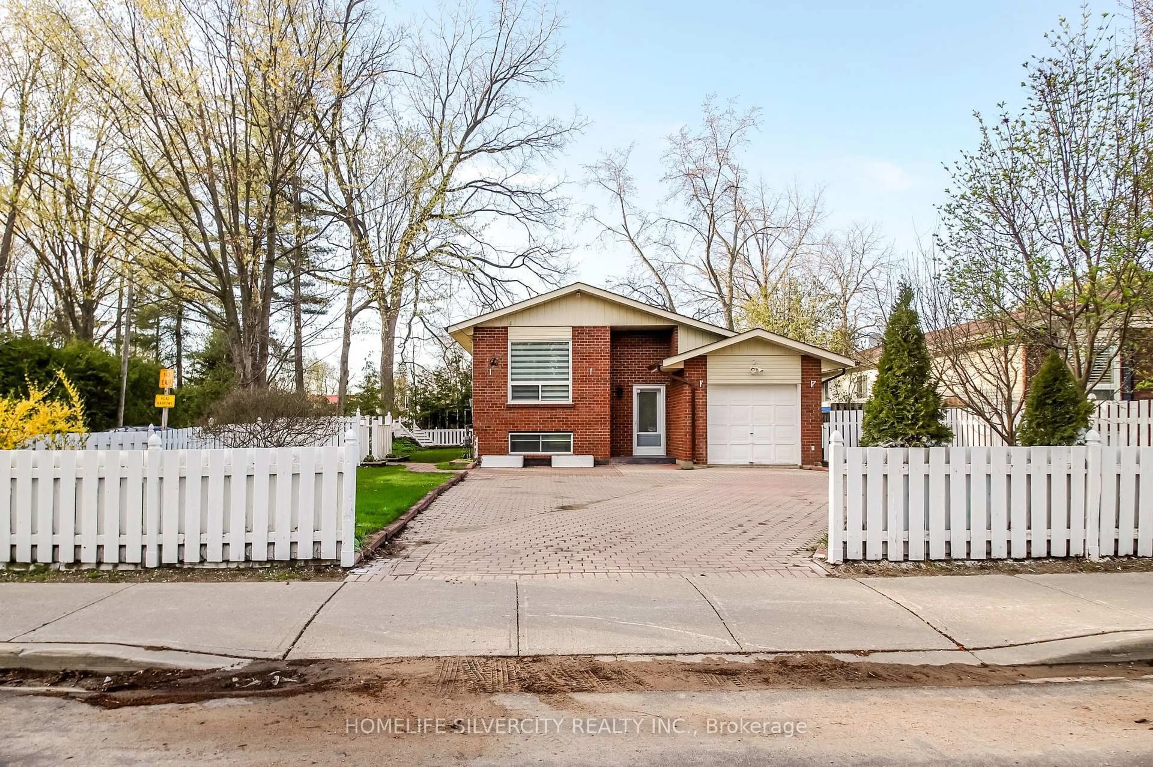 Home with brick exterior material, street for 904 Lake Dr, Georgina Ontario L0E 1L0