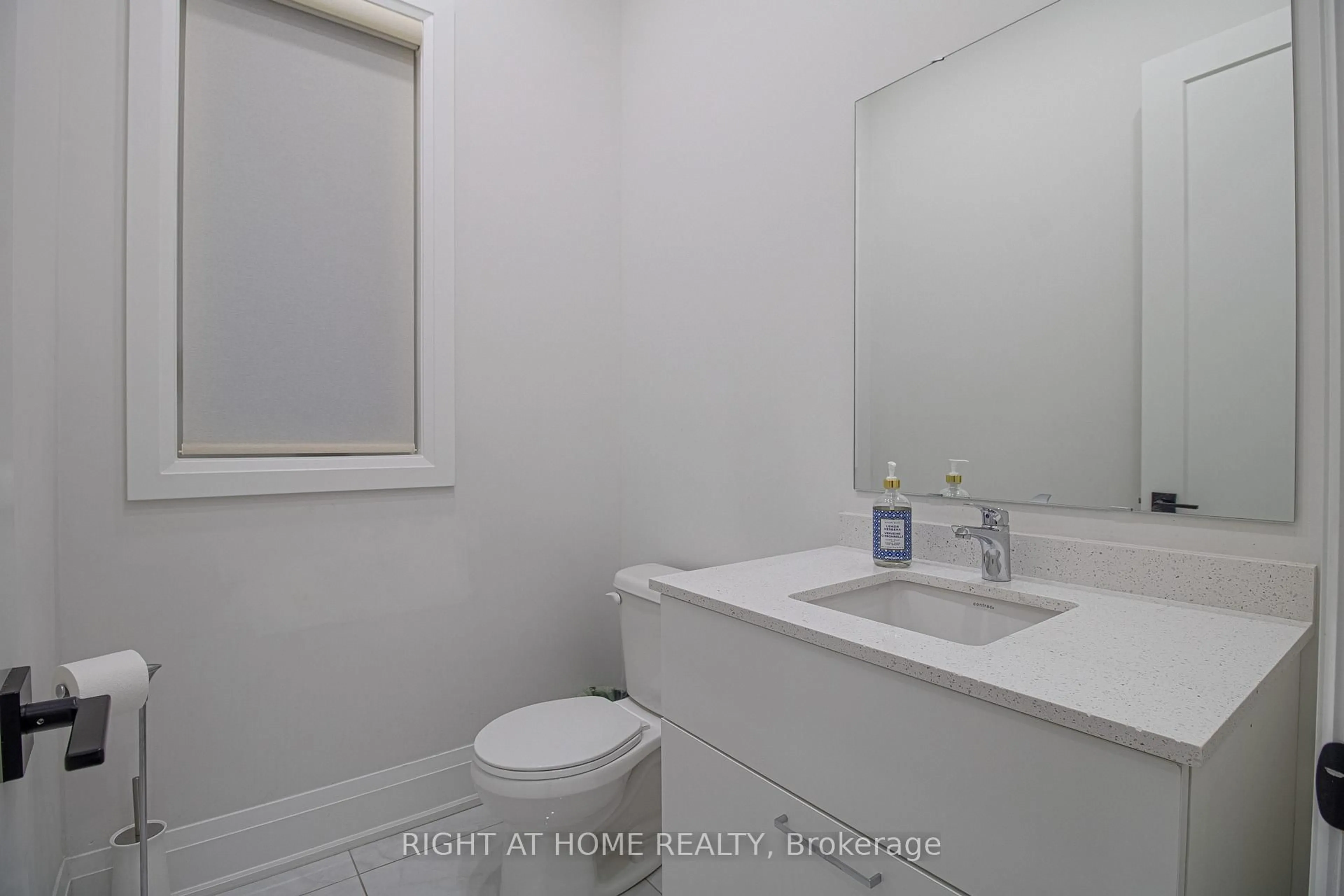 Standard bathroom, unknown for 43 Longworth Ave, Richmond Hill Ontario L4E 1J2