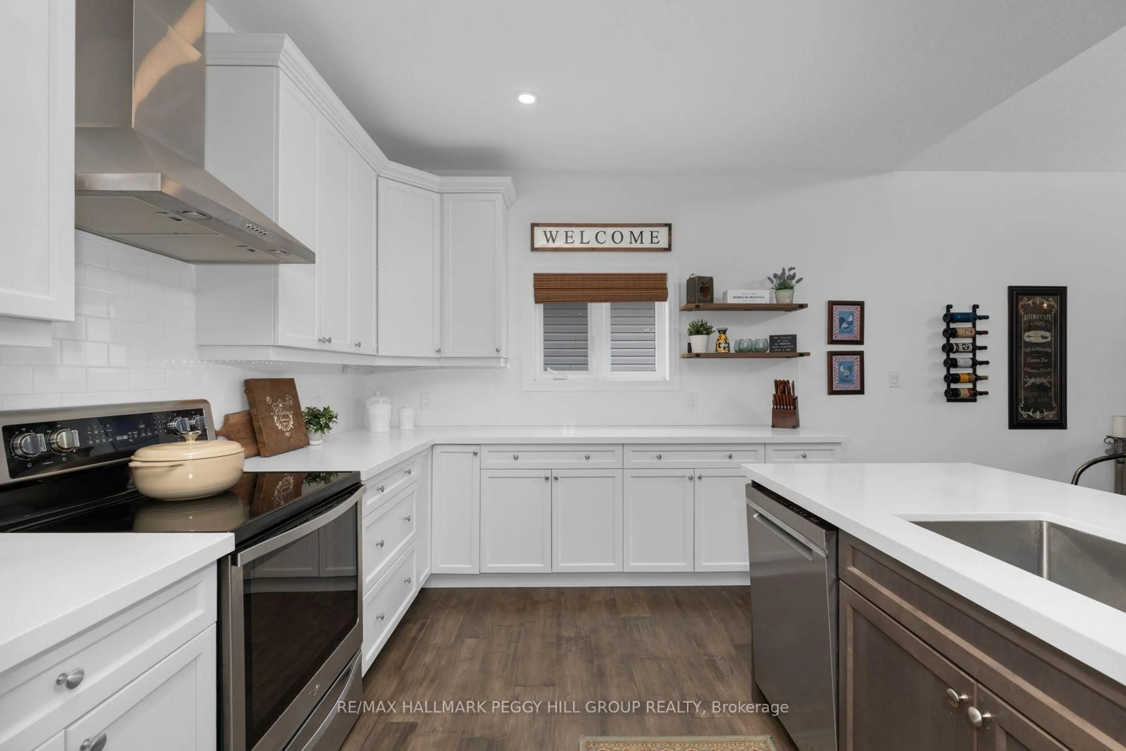 Open concept kitchen, ceramic/tile floor for 2967 Earl St, Innisfil Ontario L9S 3E2