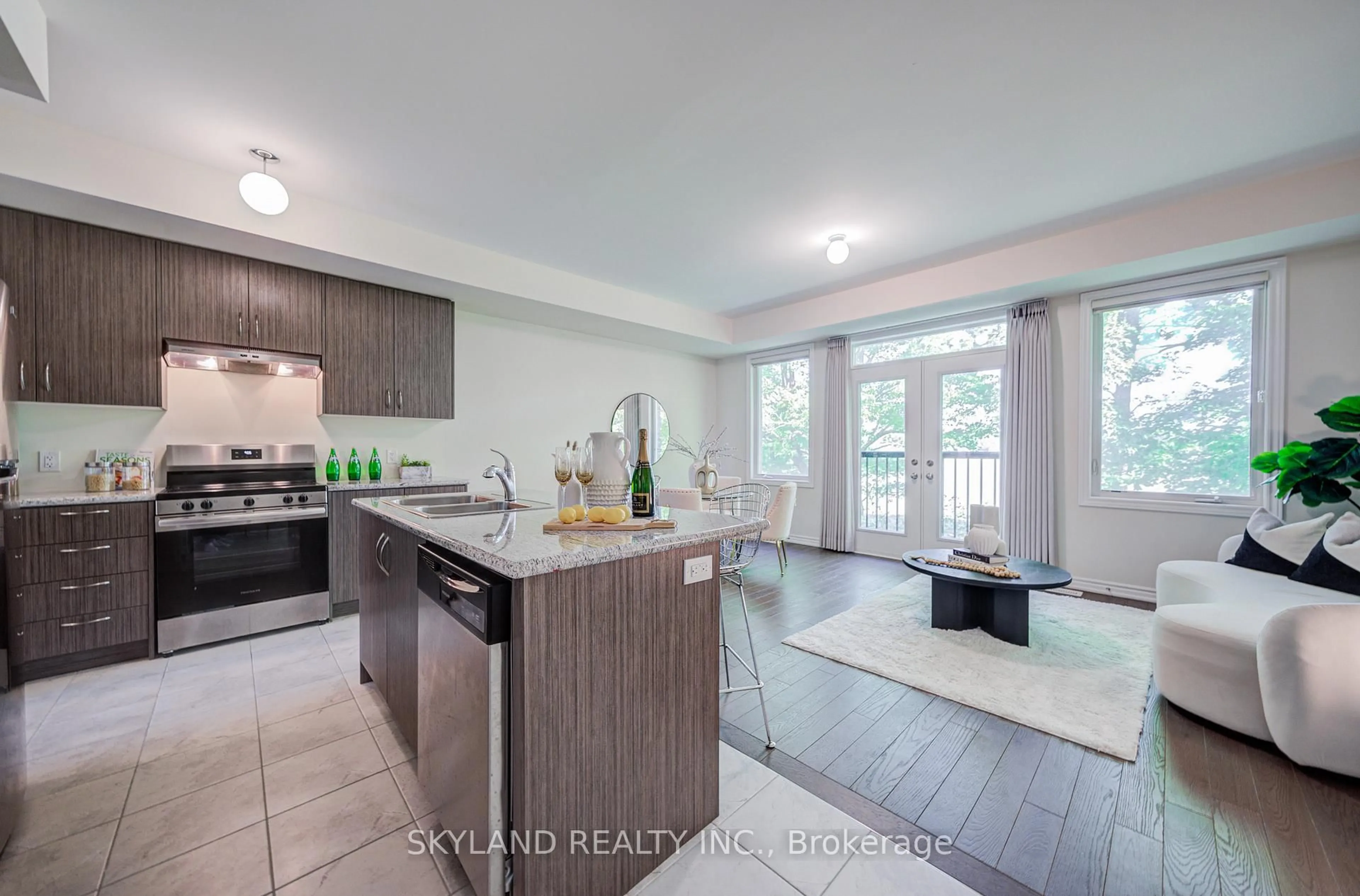Open concept kitchen, ceramic/tile floor for 66 Puisaya Dr, Richmond Hill Ontario L4E 1L2