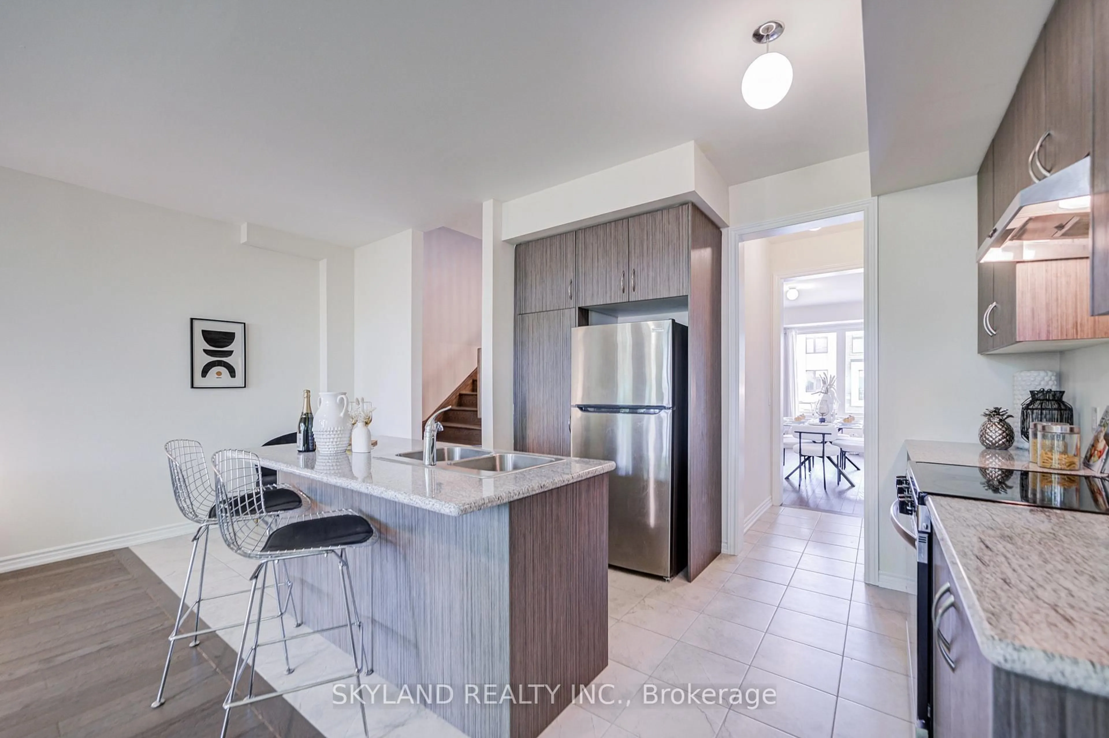 Open concept kitchen, unknown for 66 Puisaya Dr, Richmond Hill Ontario L4E 1L2