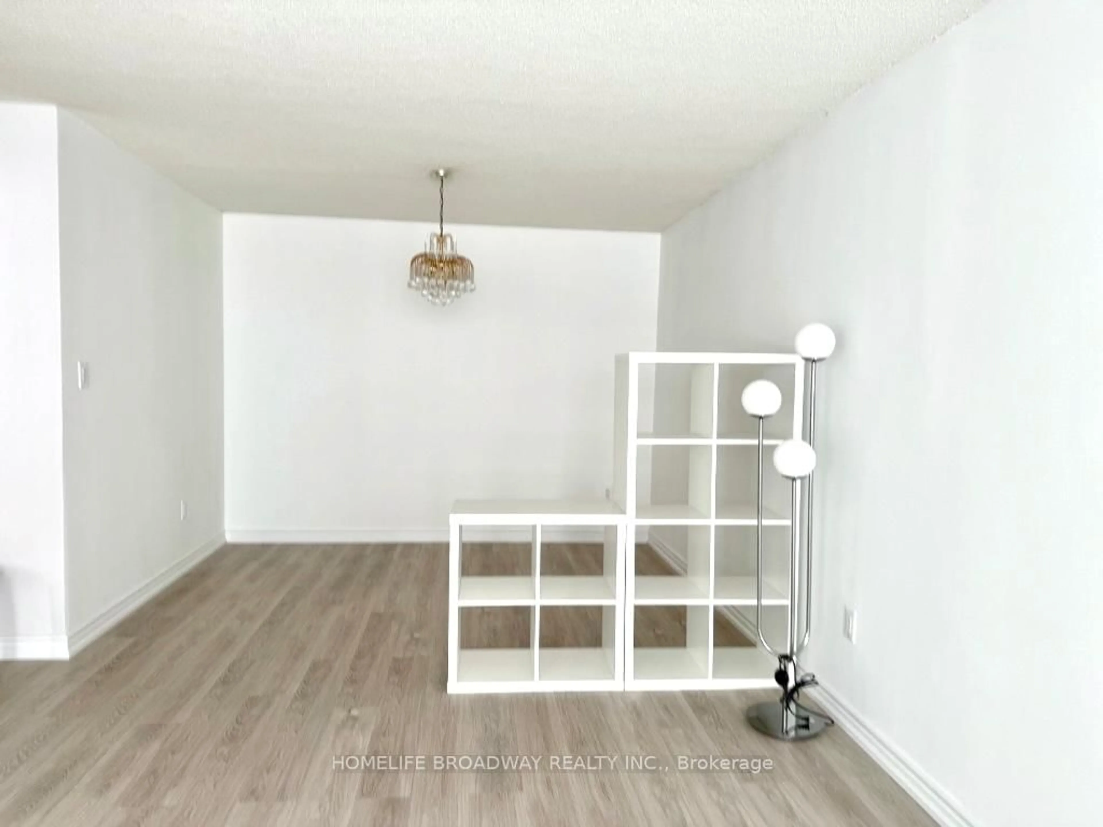 A pic of a room for 9 Chalmers Rd #203, Richmond Hill Ontario L4B 3N3
