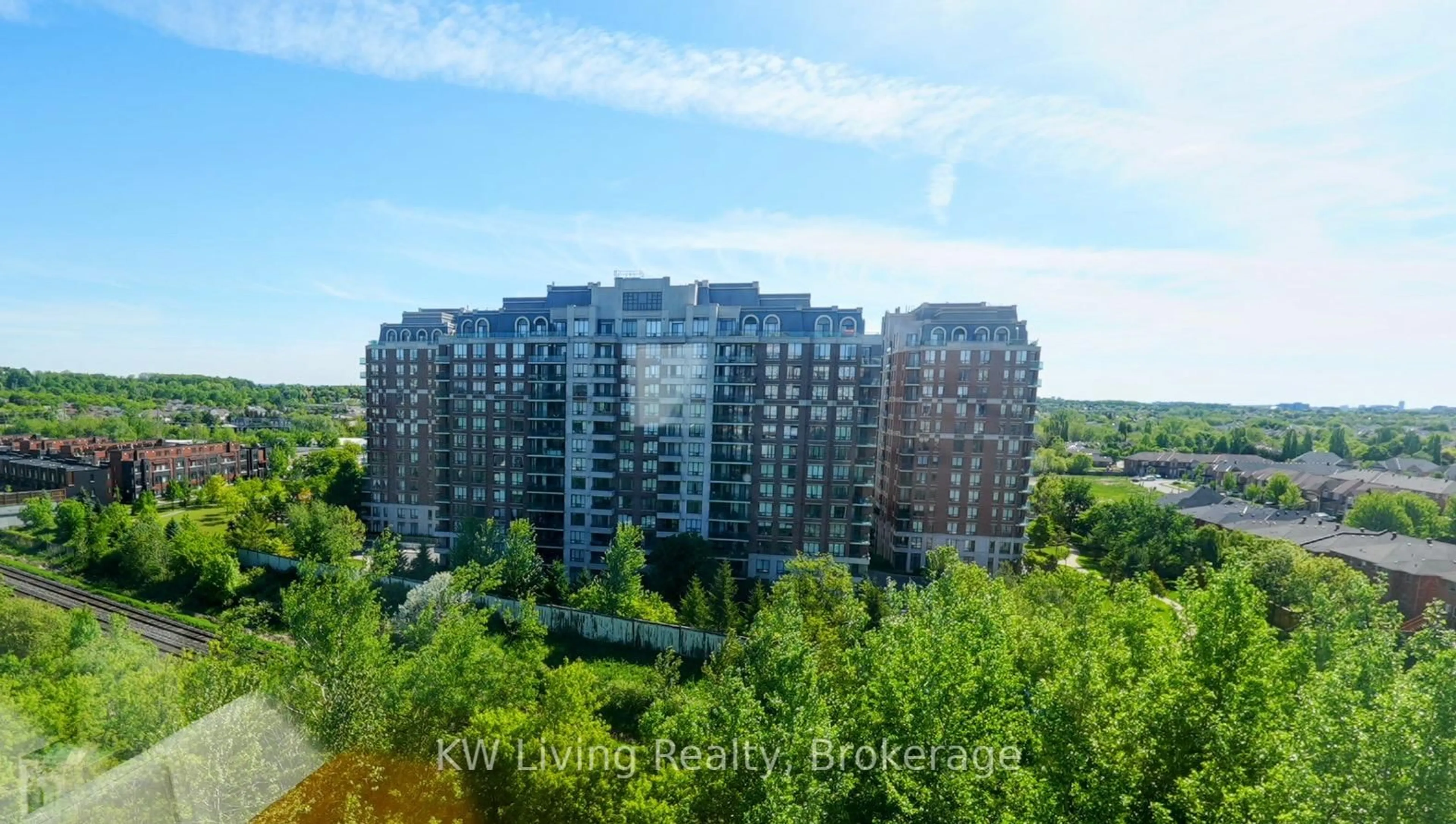 Blurry image for 29 Northern Heights Dr #1005, Richmond Hill Ontario L4B 4L8