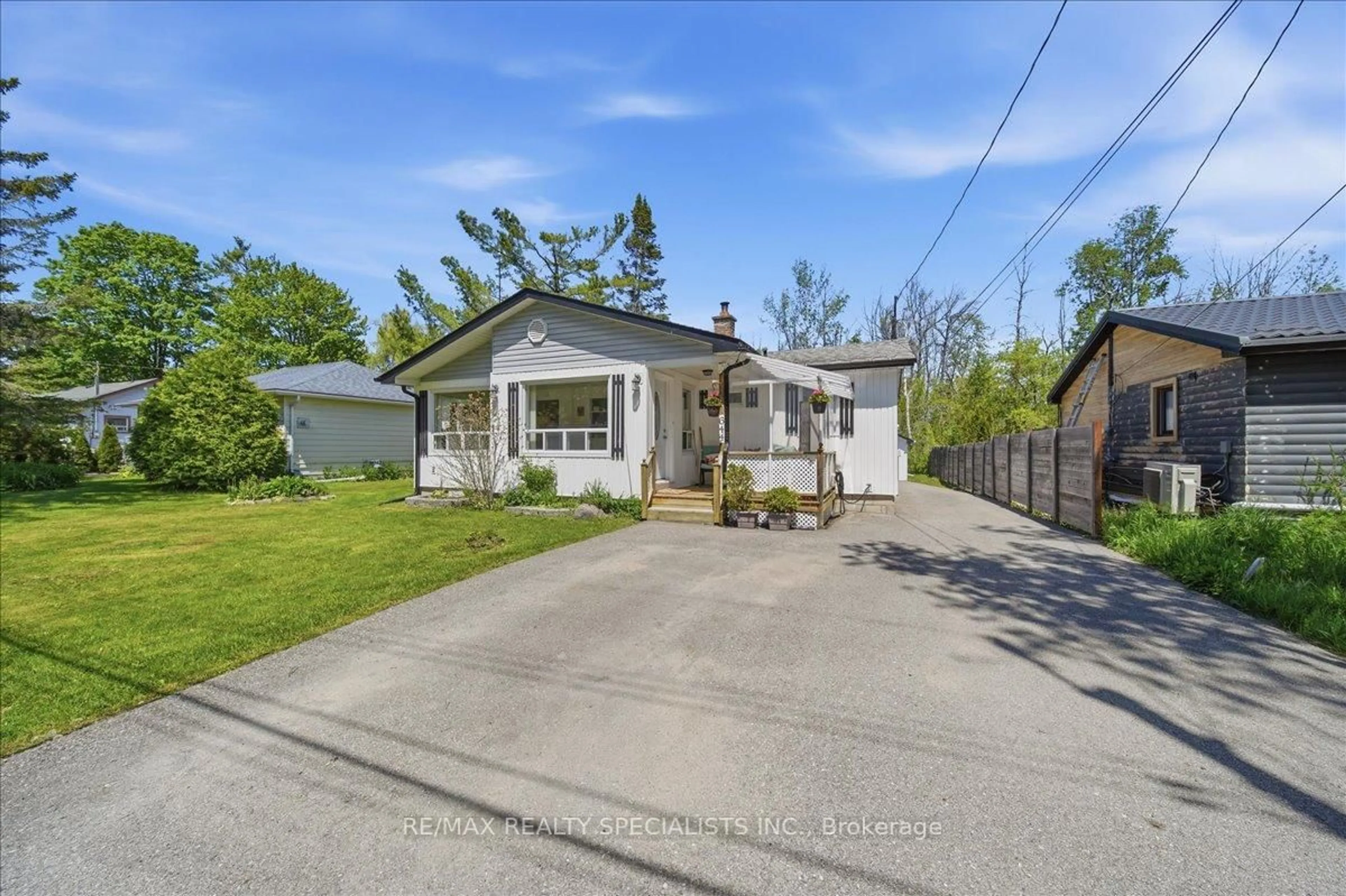 A pic from outside/outdoor area/front of a property/back of a property/a pic from drone, street for 644 Rose Lane, Innisfil Ontario L9S 2H5