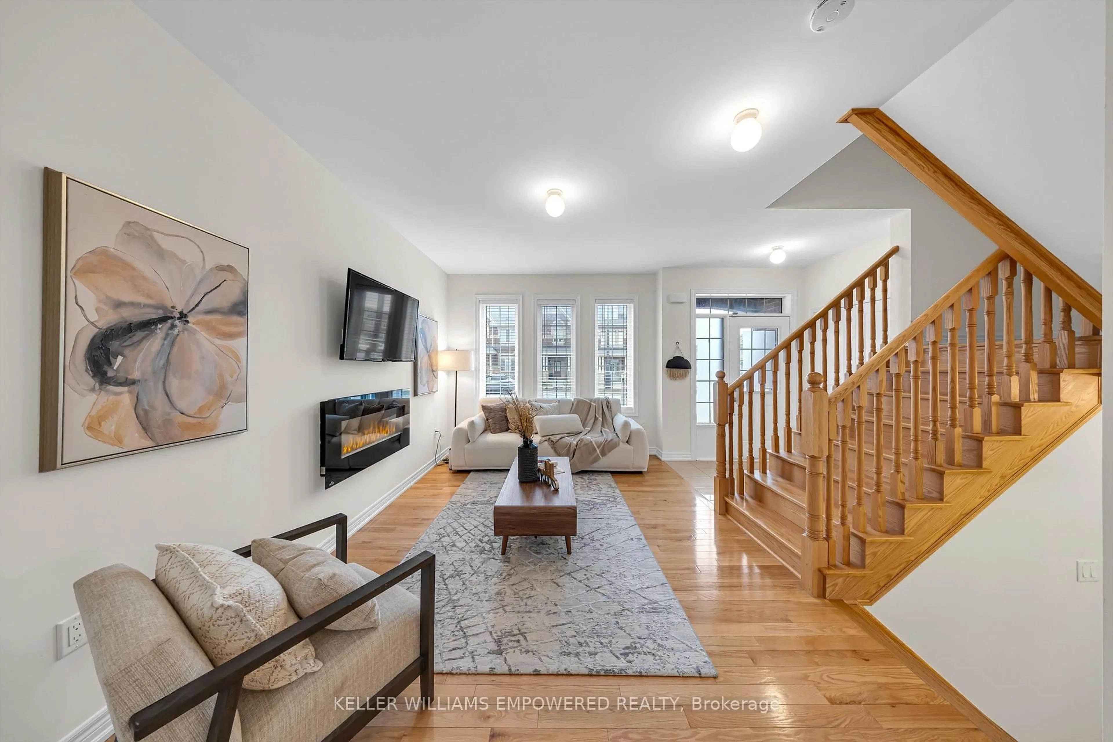 Living room with furniture, unknown for 250 Barons St, Vaughan Ontario L4H 3Z3