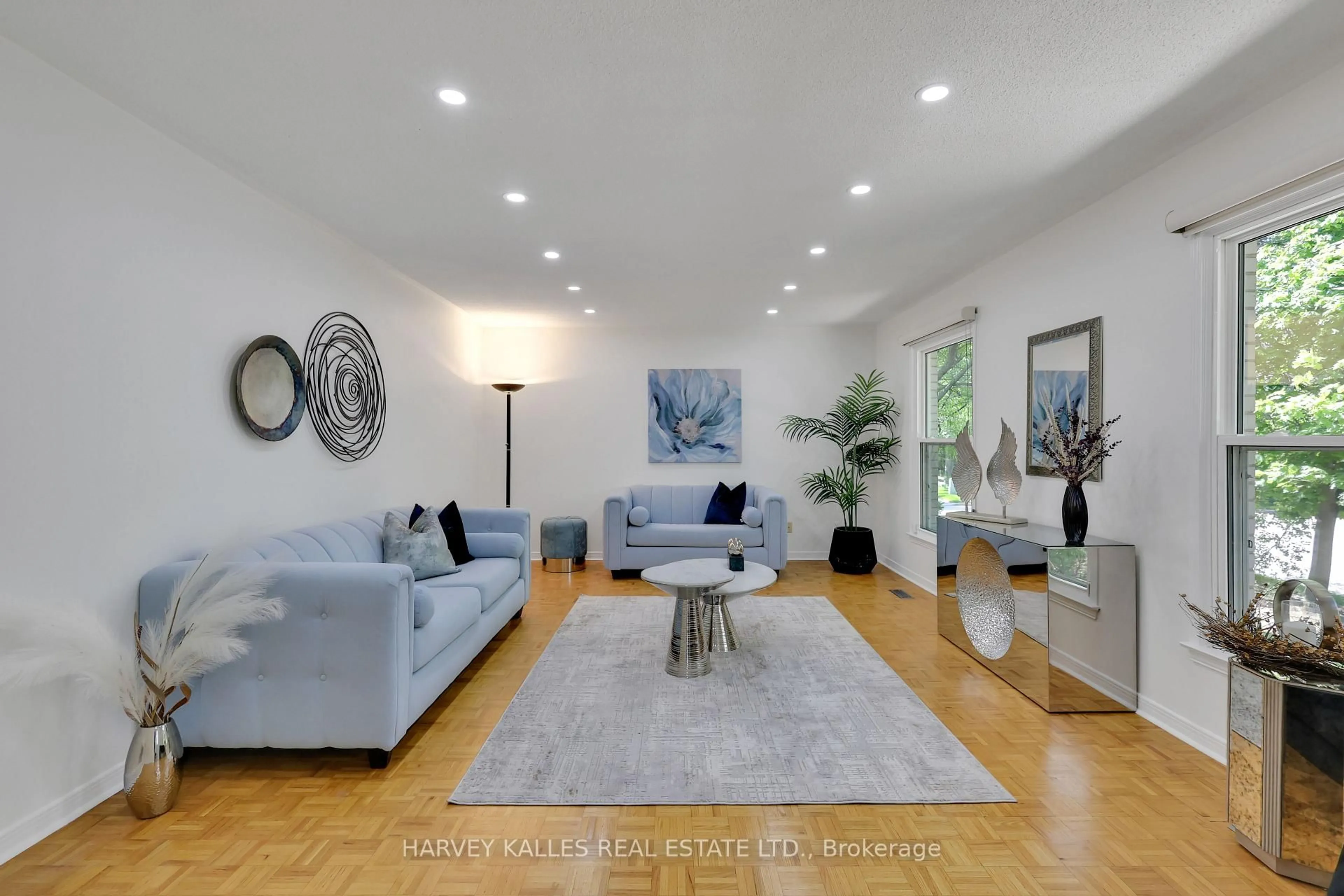 Living room with furniture, unknown for 62 Aberfeldy Cres, Markham Ontario L3T 4C4