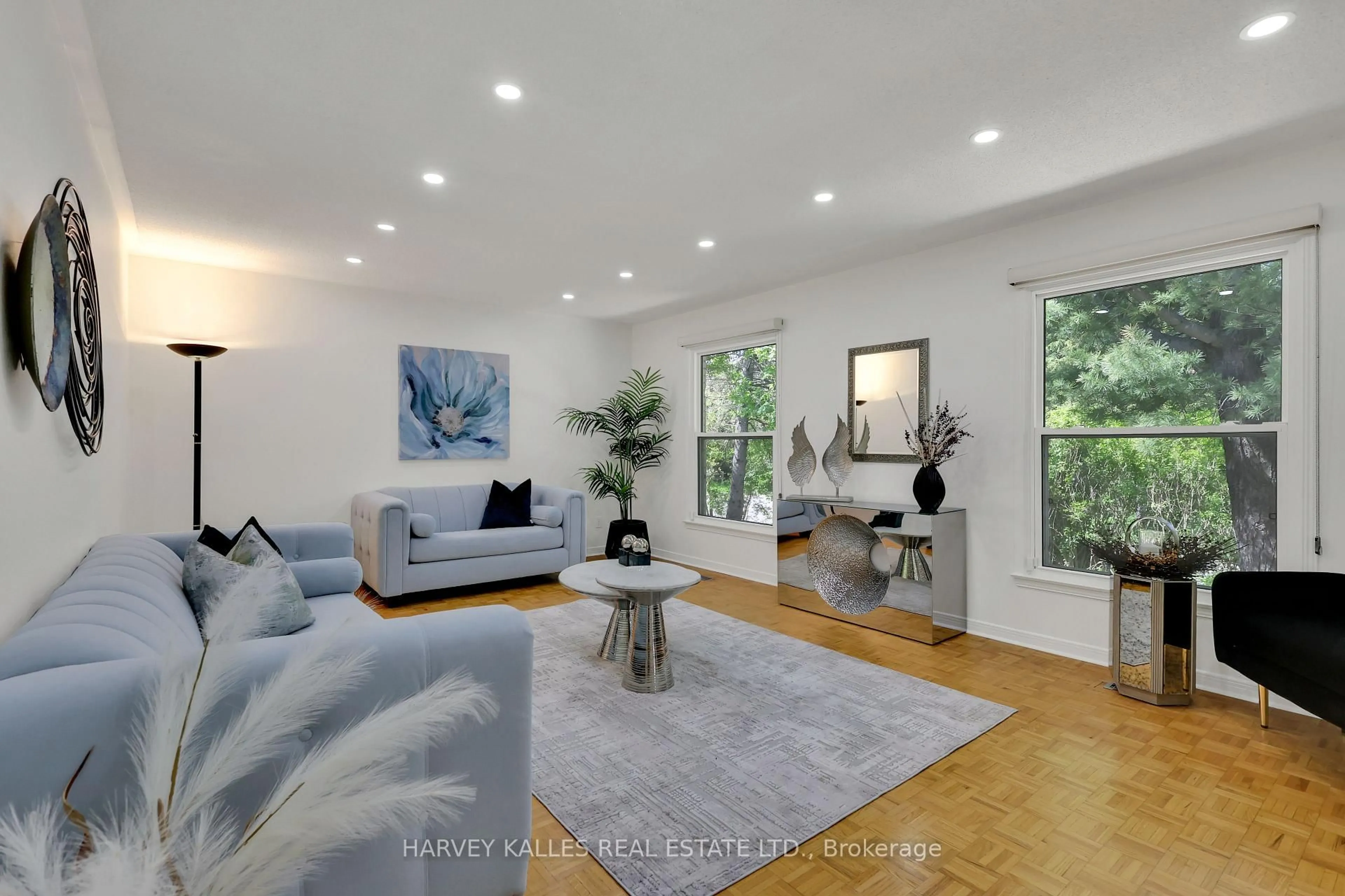 Living room with furniture, unknown for 62 Aberfeldy Cres, Markham Ontario L3T 4C4