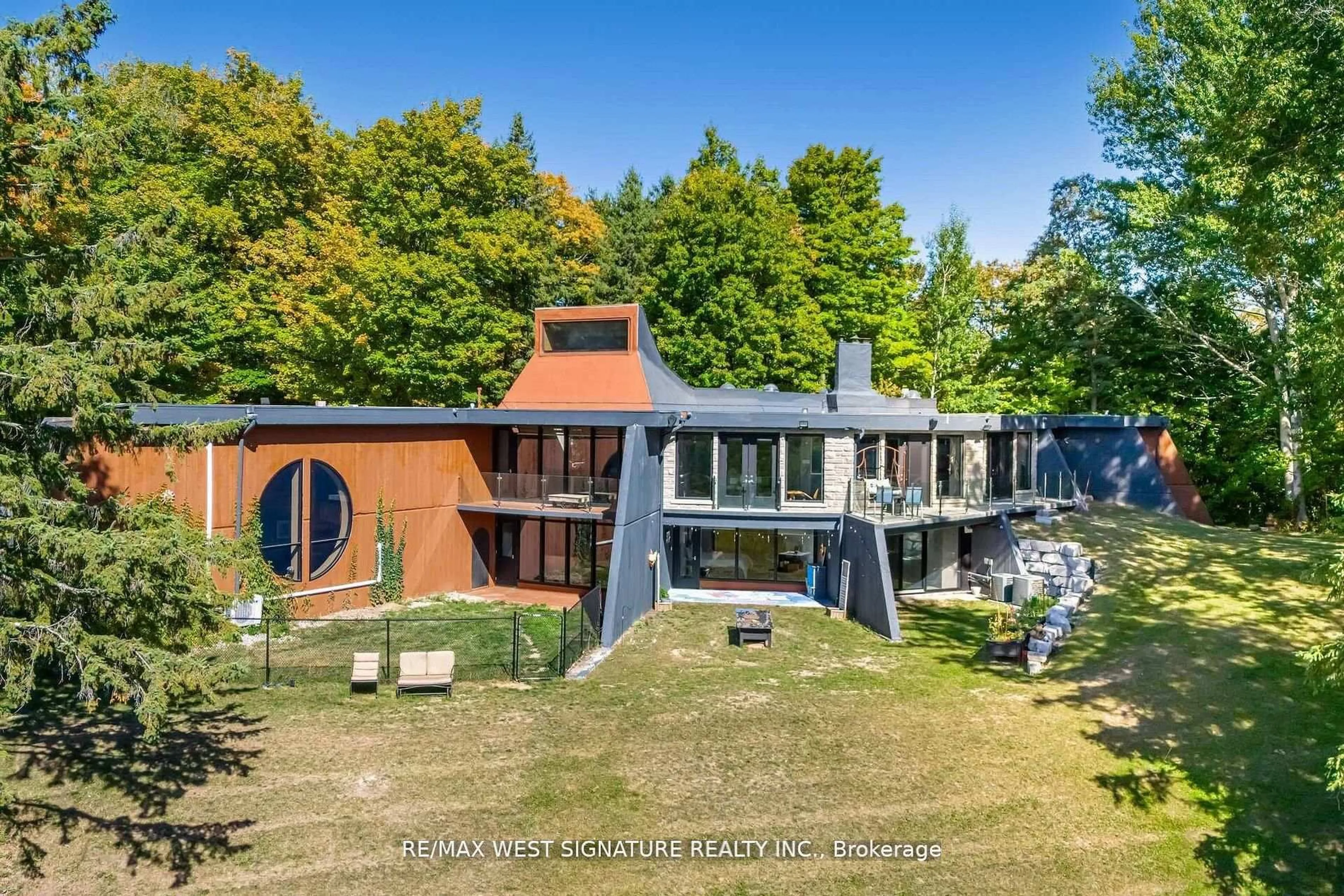 A pic from outside/outdoor area/front of a property/back of a property/a pic from drone, unknown for 13280 7th Concession, King Ontario L7B 1K4