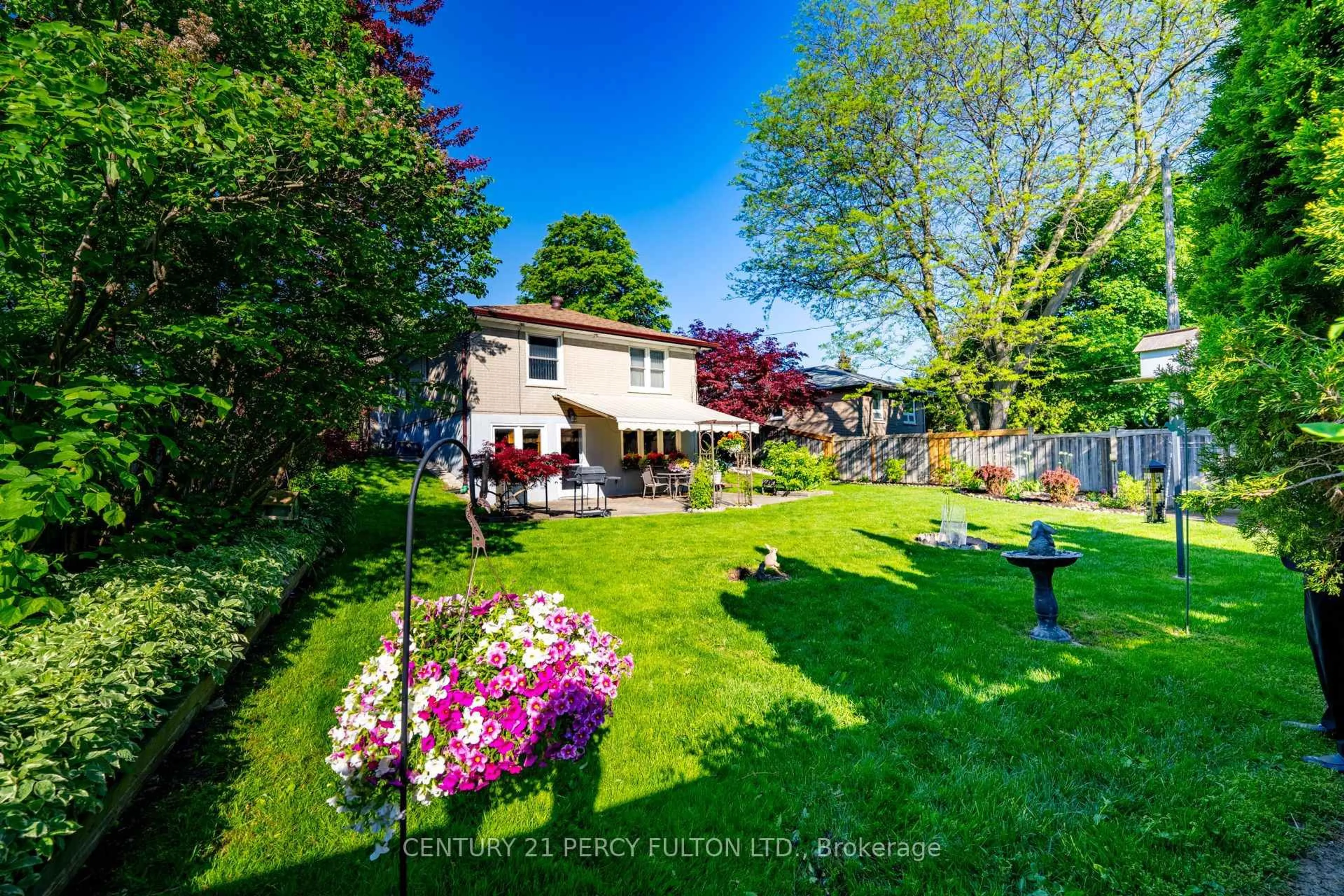 A pic from outside/outdoor area/front of a property/back of a property/a pic from drone, street for 3 Henderson Ave, Markham Ontario L3T 2K2