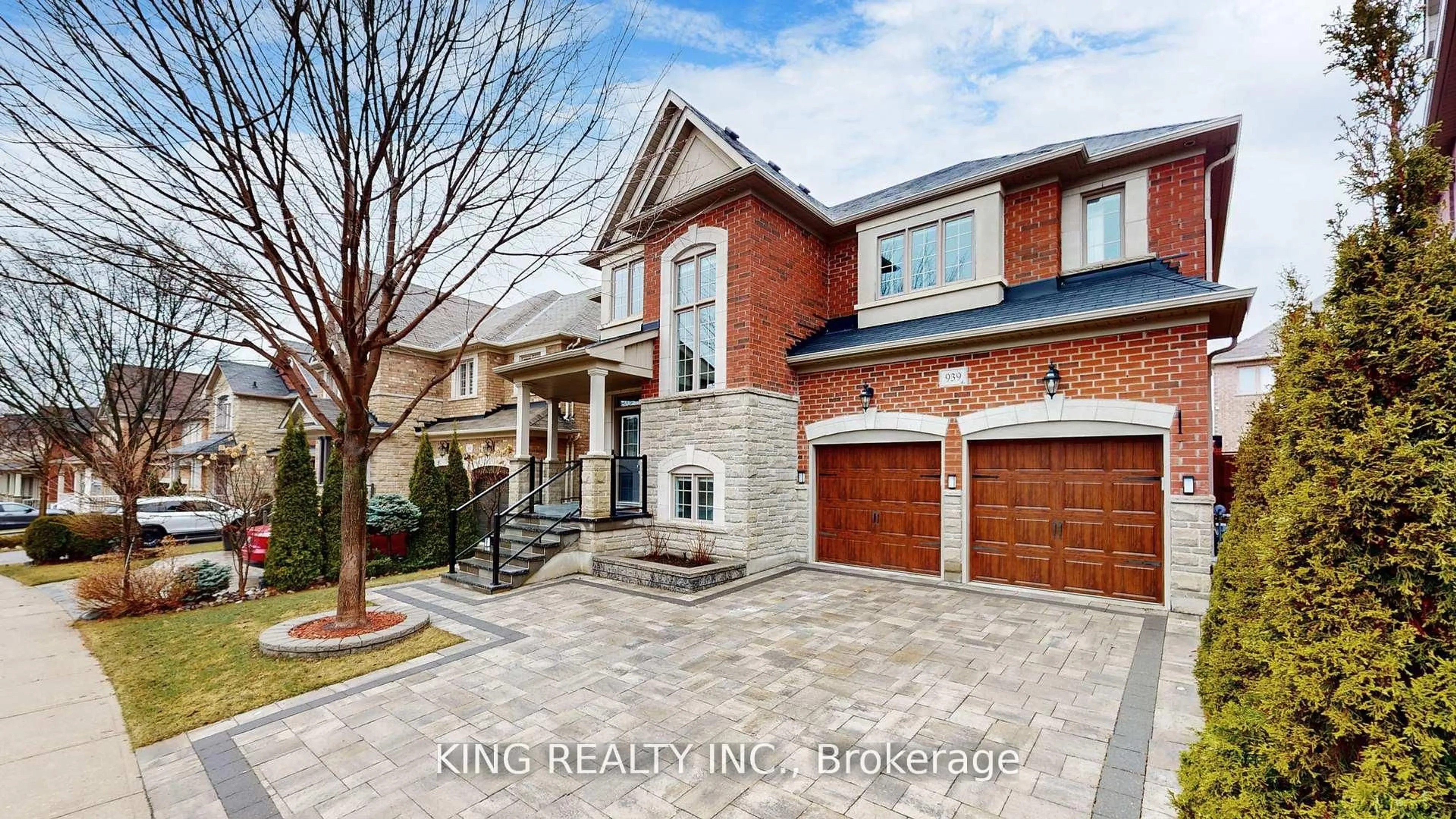 Home with brick exterior material, street for 939 Goring Circ, Newmarket Ontario L3X 0B5