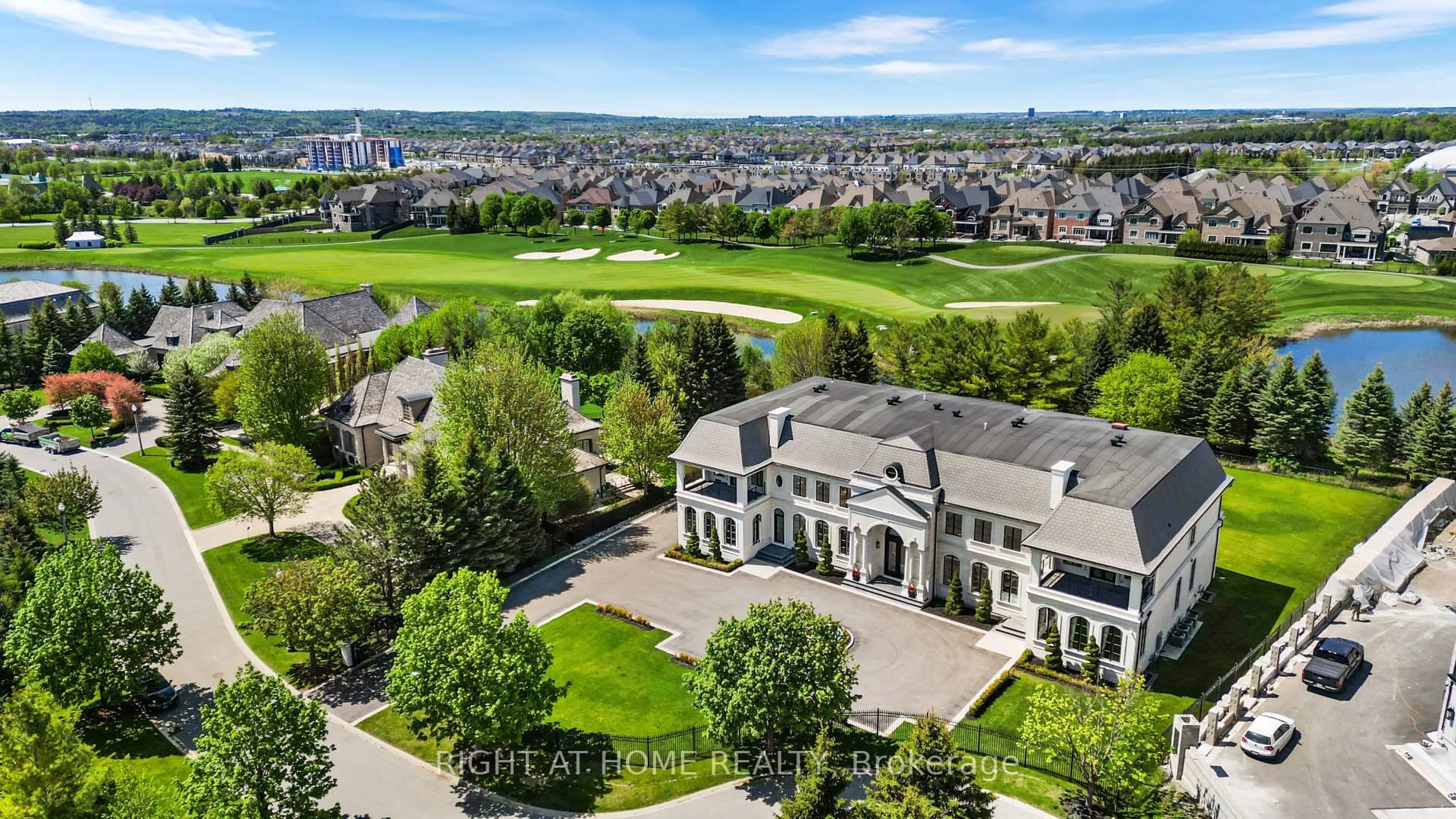 A pic from outside/outdoor area/front of a property/back of a property/a pic from drone, mountain view for 16 Sirona's Lane, Aurora Ontario L4G 7Y7