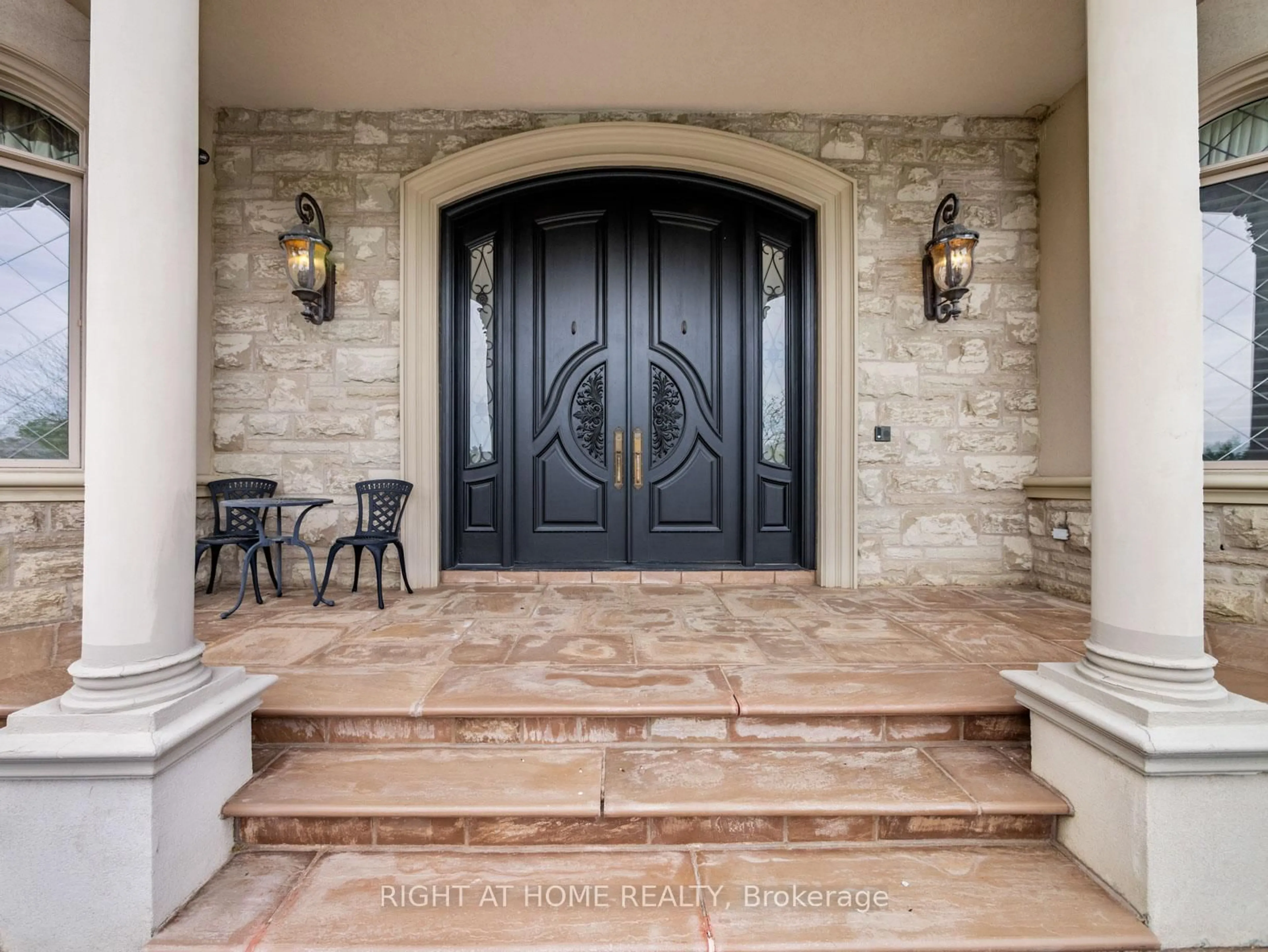 Indoor entryway for 100 Rocmary Pl, Vaughan Ontario L4L 8Z1