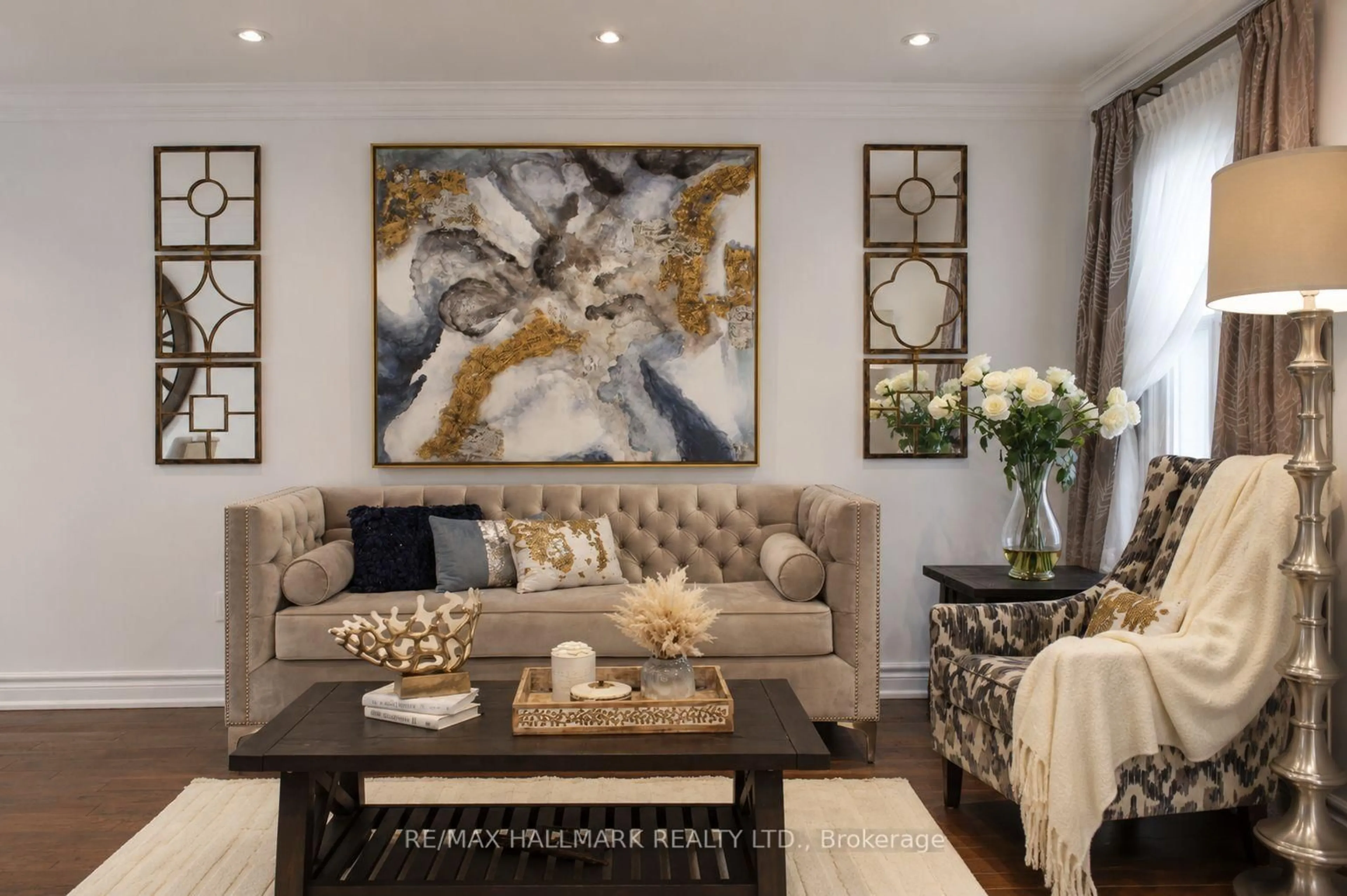 Living room with furniture, unknown for 92 Weldrick Rd, Richmond Hill Ontario L4C 8T7