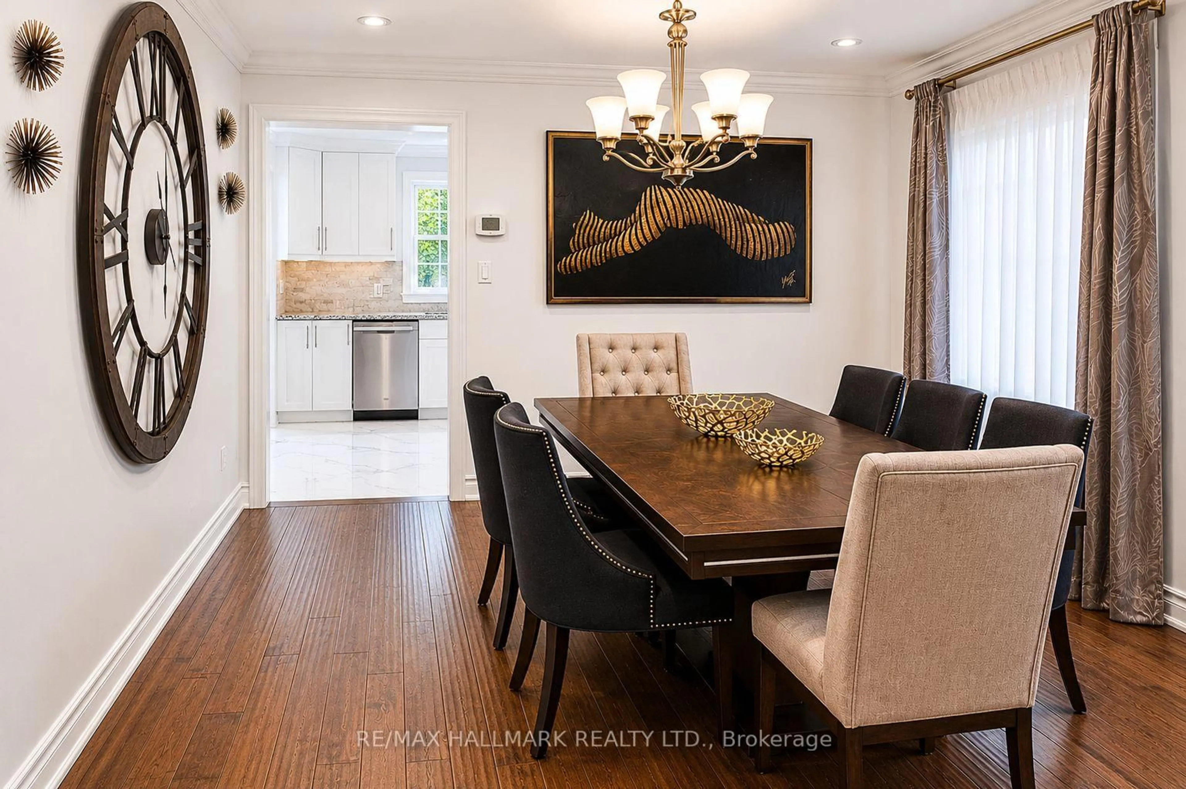 Dining room, wood/laminate floor for 92 Weldrick Rd, Richmond Hill Ontario L4C 8T7