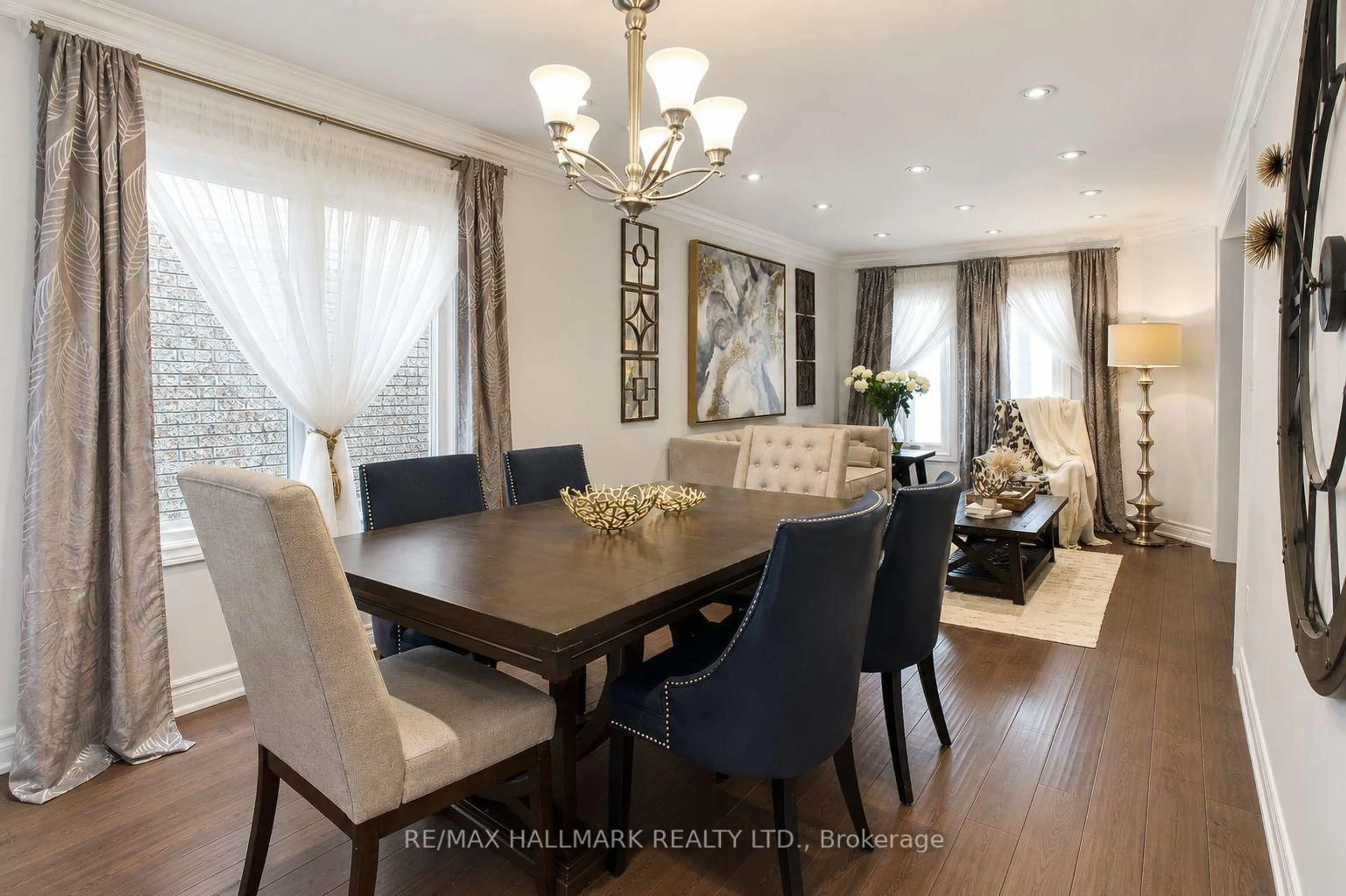Dining room, wood/laminate floor for 92 Weldrick Rd, Richmond Hill Ontario L4C 8T7