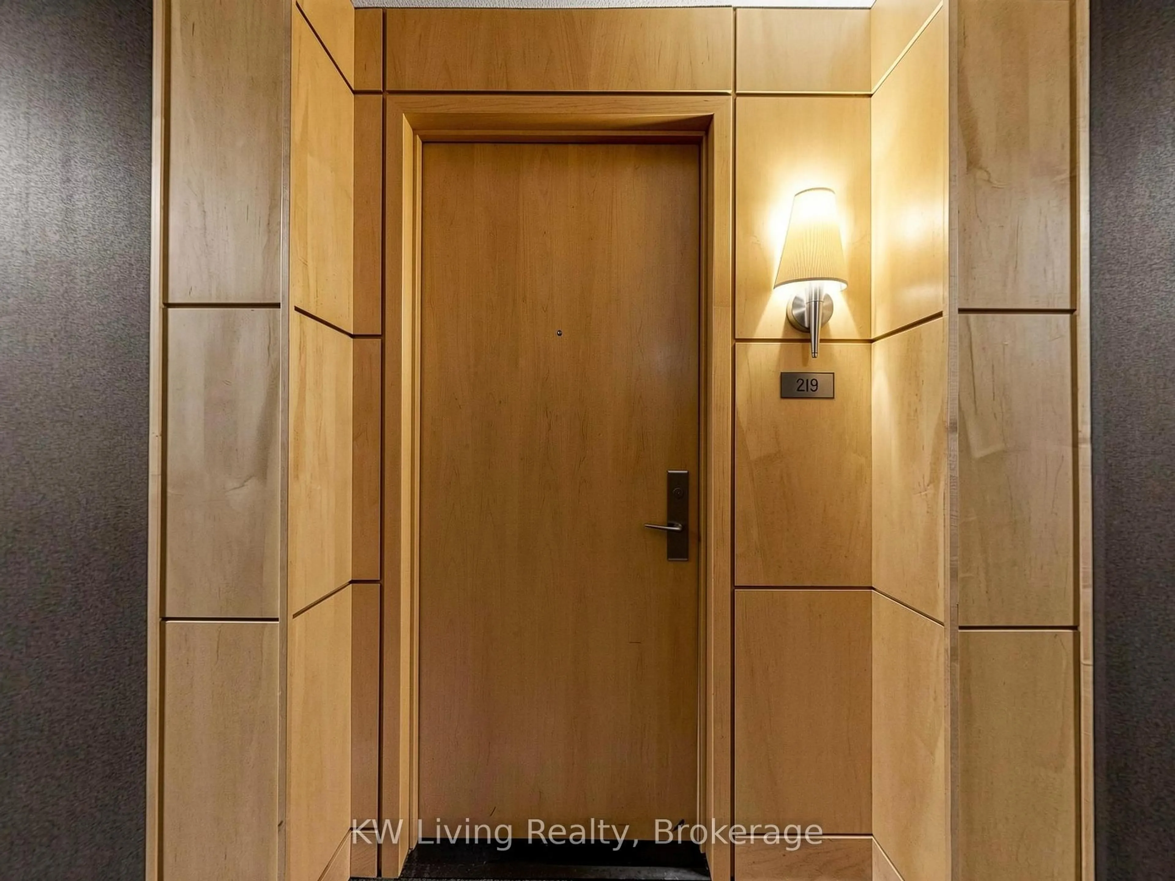 Indoor foyer for 62 Suncrest Blvd #219, Markham Ontario L3T 7Y6