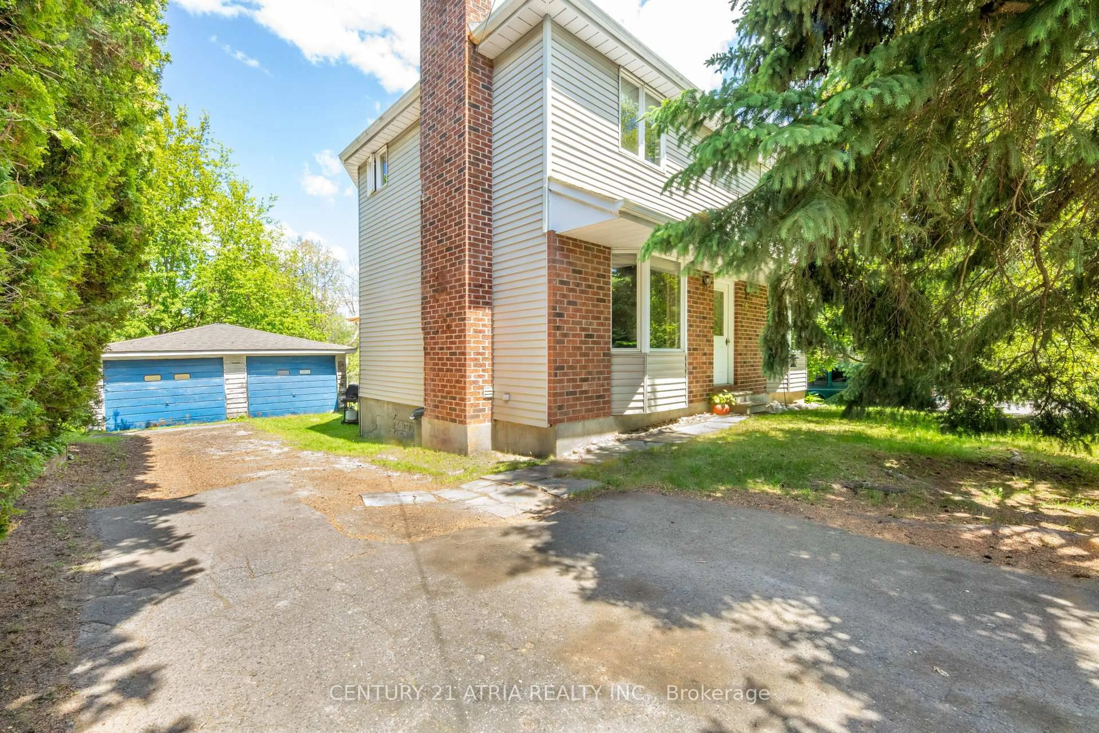 A pic from outside/outdoor area/front of a property/back of a property/a pic from drone, street for 6 Penny Pl, Richmond Hill Ontario L4E 2W4