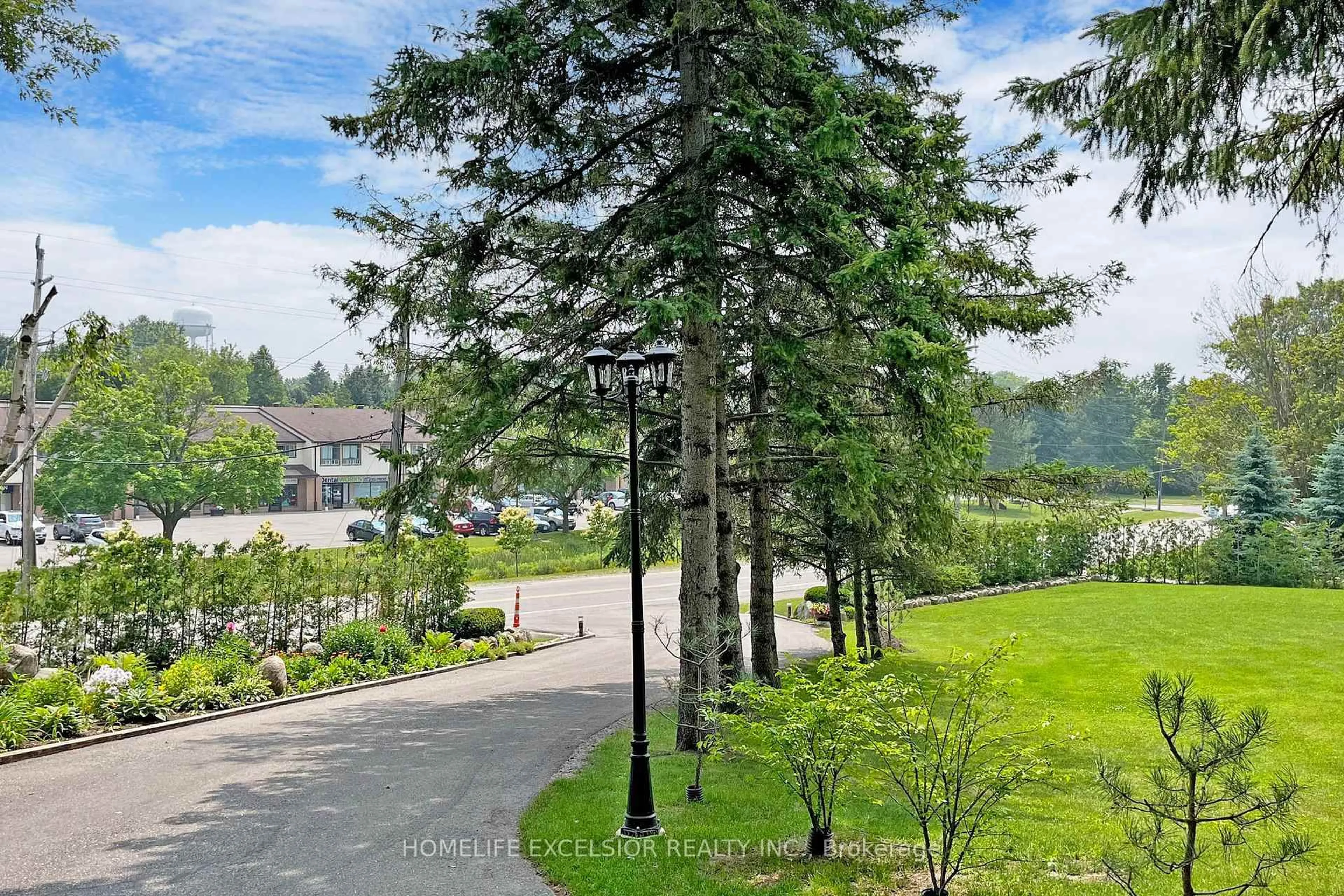 A pic from outside/outdoor area/front of a property/back of a property/a pic from drone, water/lake/river/ocean view for 550 Mount Albert Rd, East Gwillimbury Ontario L9N 1P1
