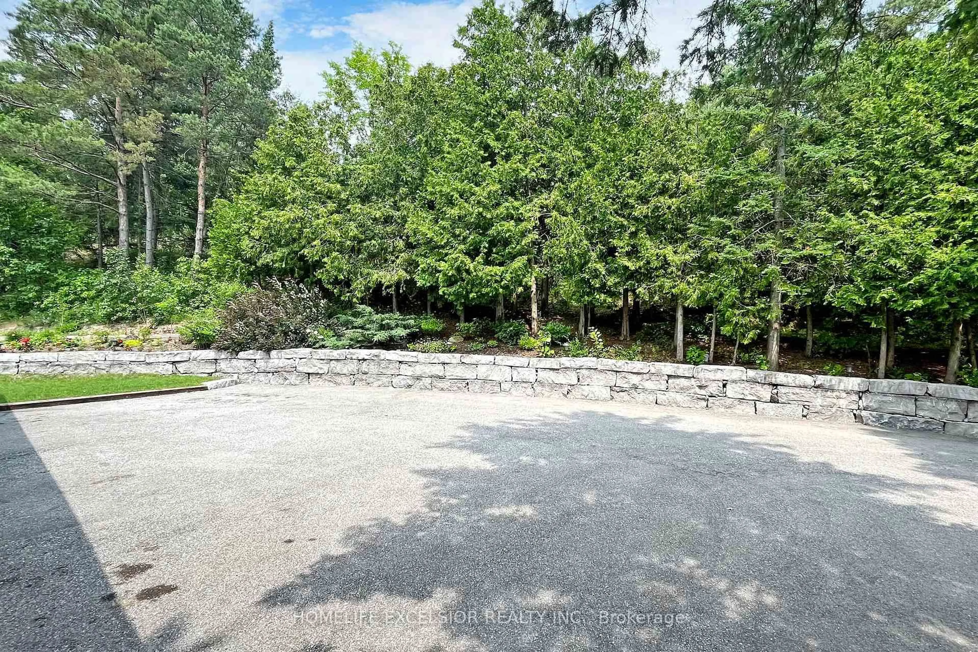 Patio, forest/trees view for 550 Mount Albert Rd, East Gwillimbury Ontario L9N 1P1