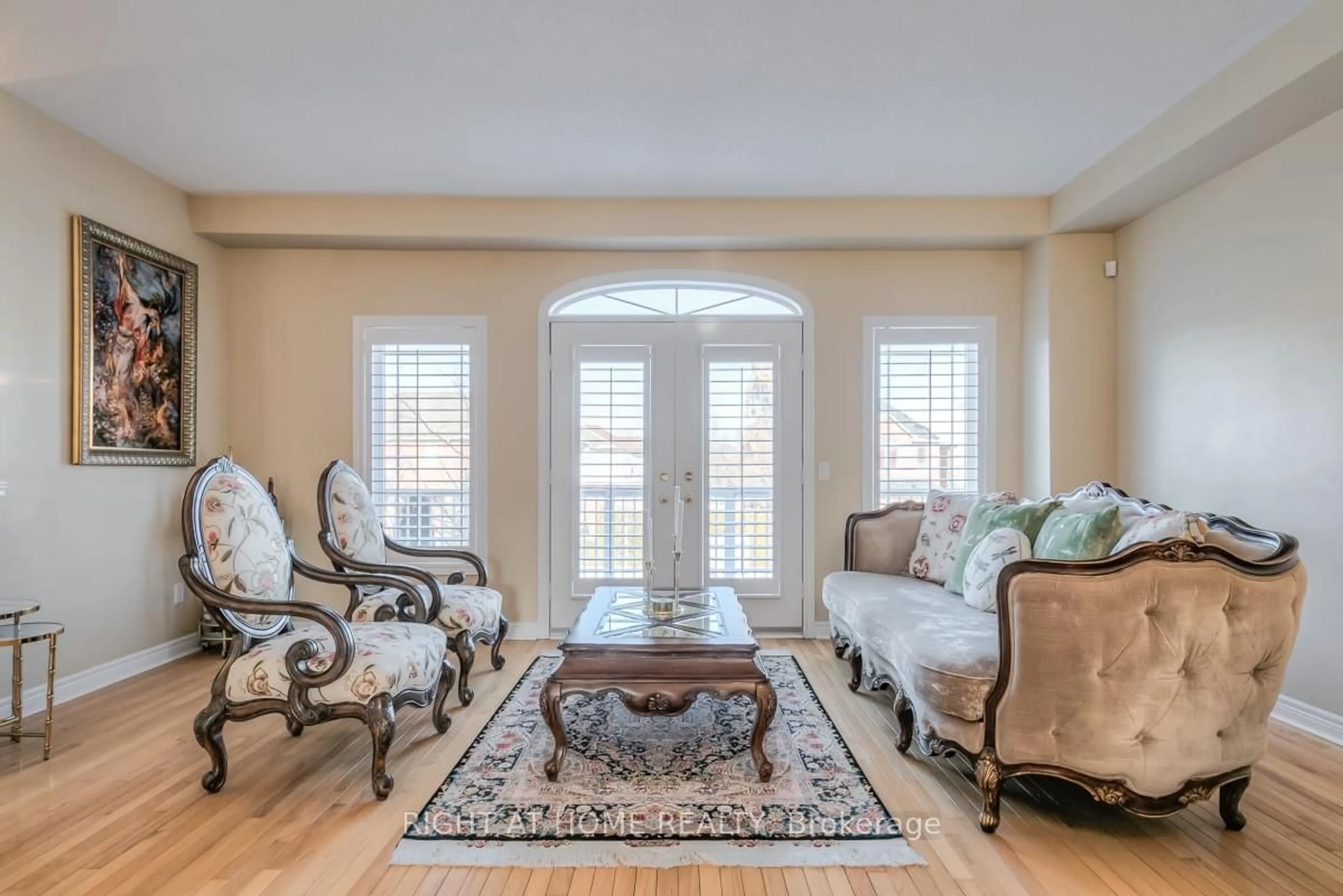 Living room with furniture, unknown for 63 Snowy Meadow Ave, Richmond Hill Ontario L4E 3V4