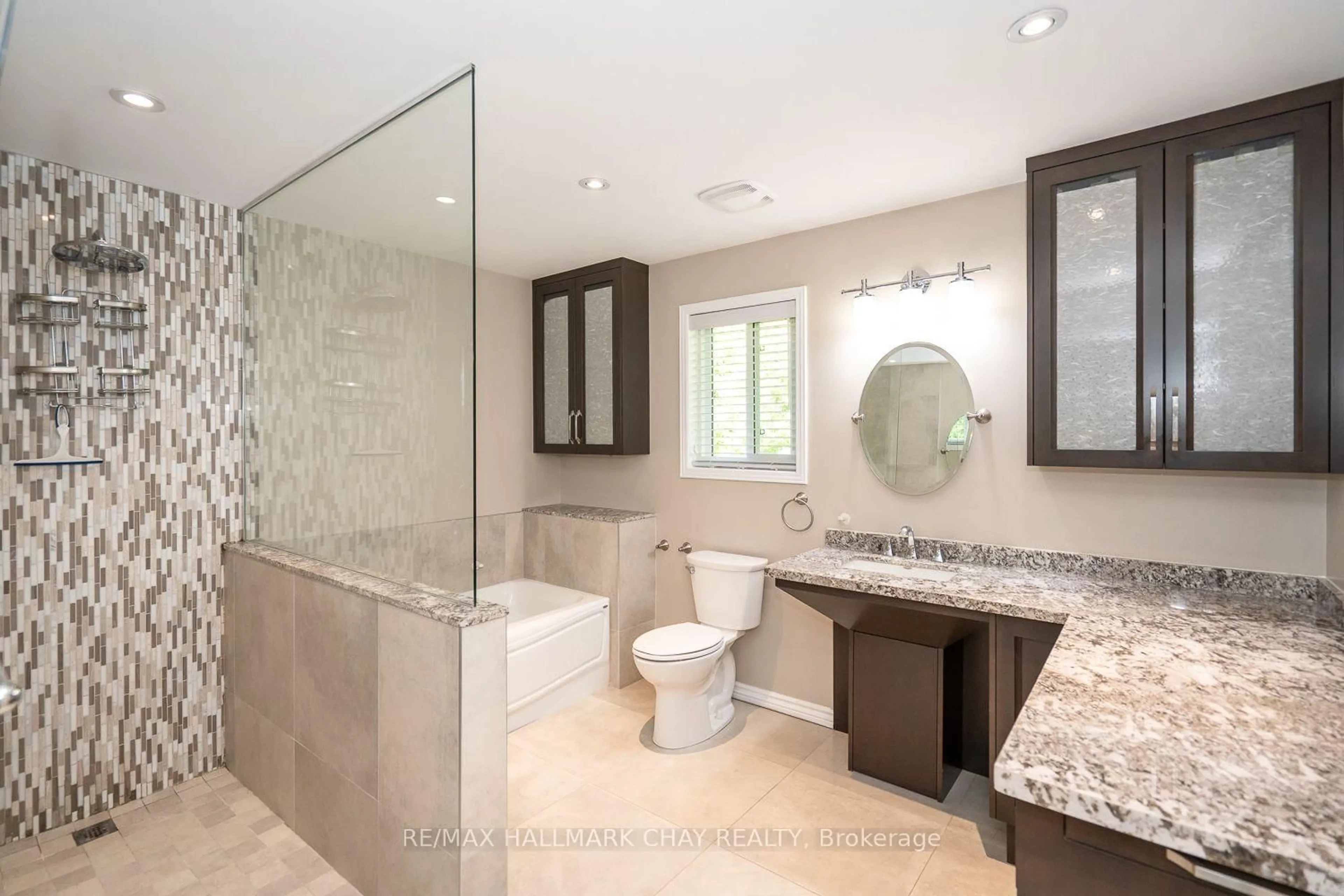 Contemporary bathroom, ceramic/tile floor for 49 Colbeck Cres, New Tecumseth Ontario L9R 1B7