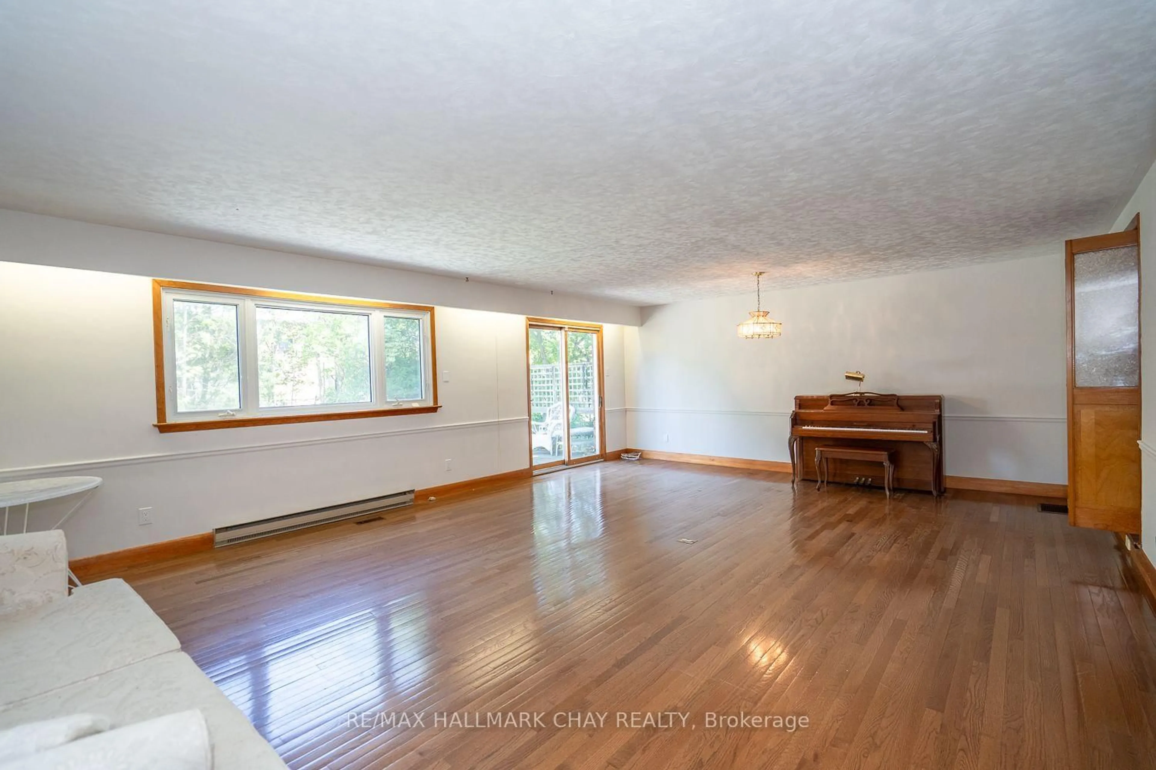 Living room with furniture, wood/laminate floor for 43 Church St, New Tecumseth Ontario L9R 1G9
