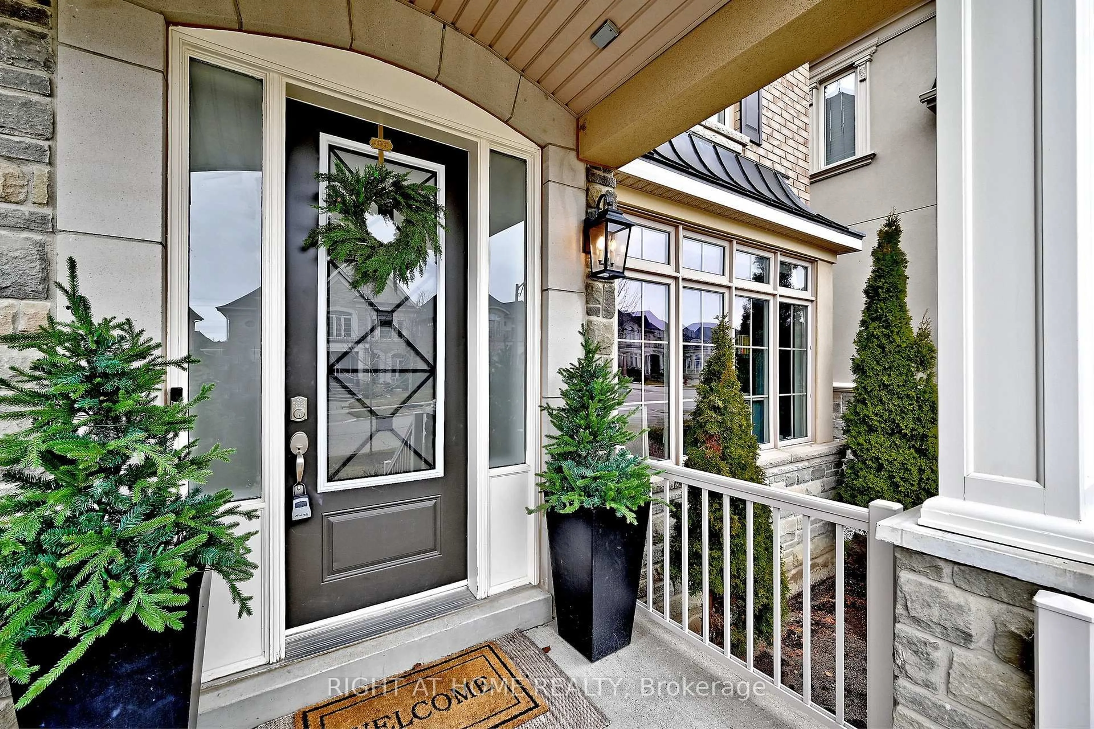 Indoor entryway for 95 Vines Pl, Aurora Ontario L4G 0R7