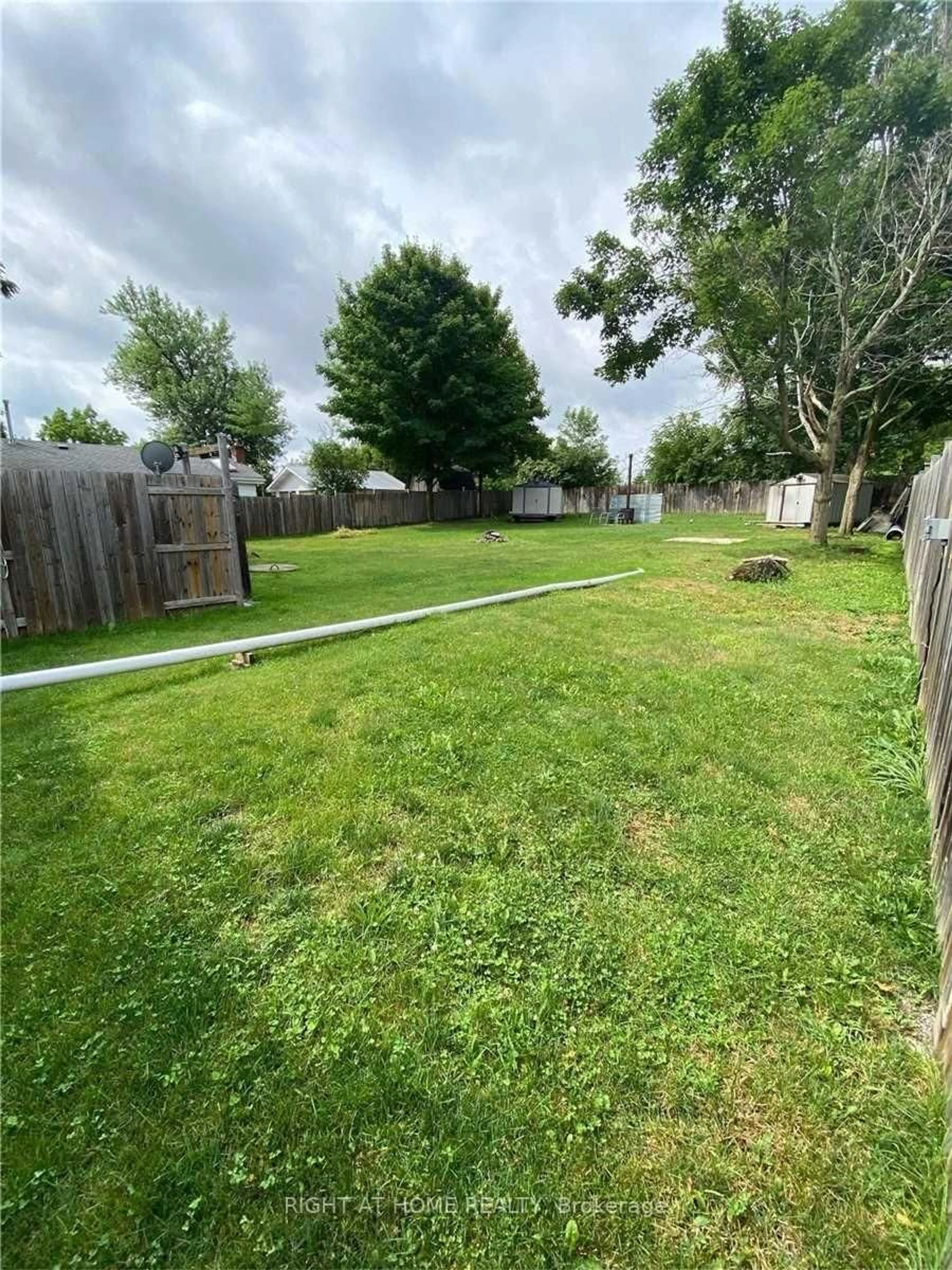 A pic from outside/outdoor area/front of a property/back of a property/a pic from drone, street for 7870 Yonge St, Innisfil Ontario L9S 1L4