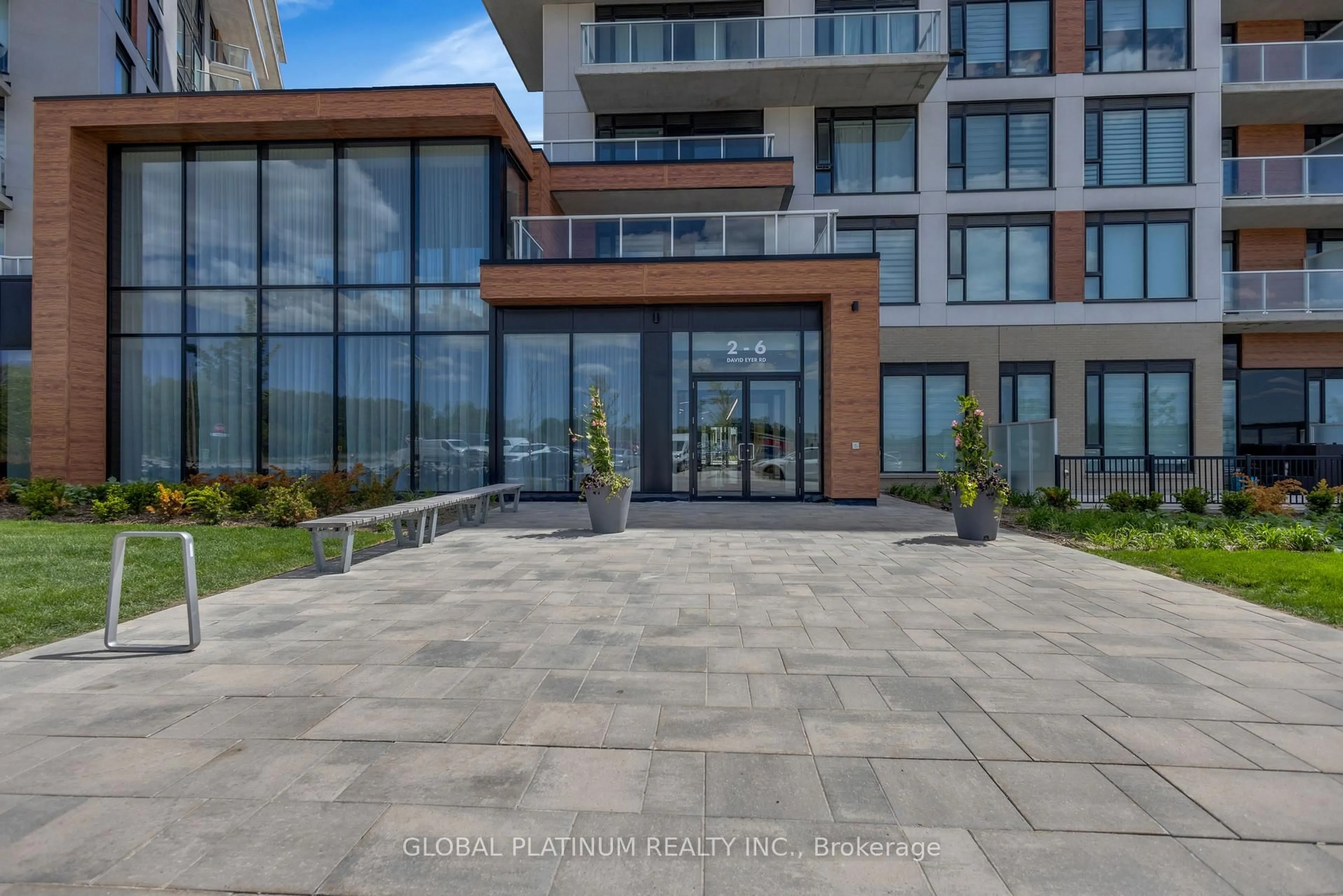 Patio, building for 6 David Eyer Rd #713, Richmond Hill Ontario L4S 0N5