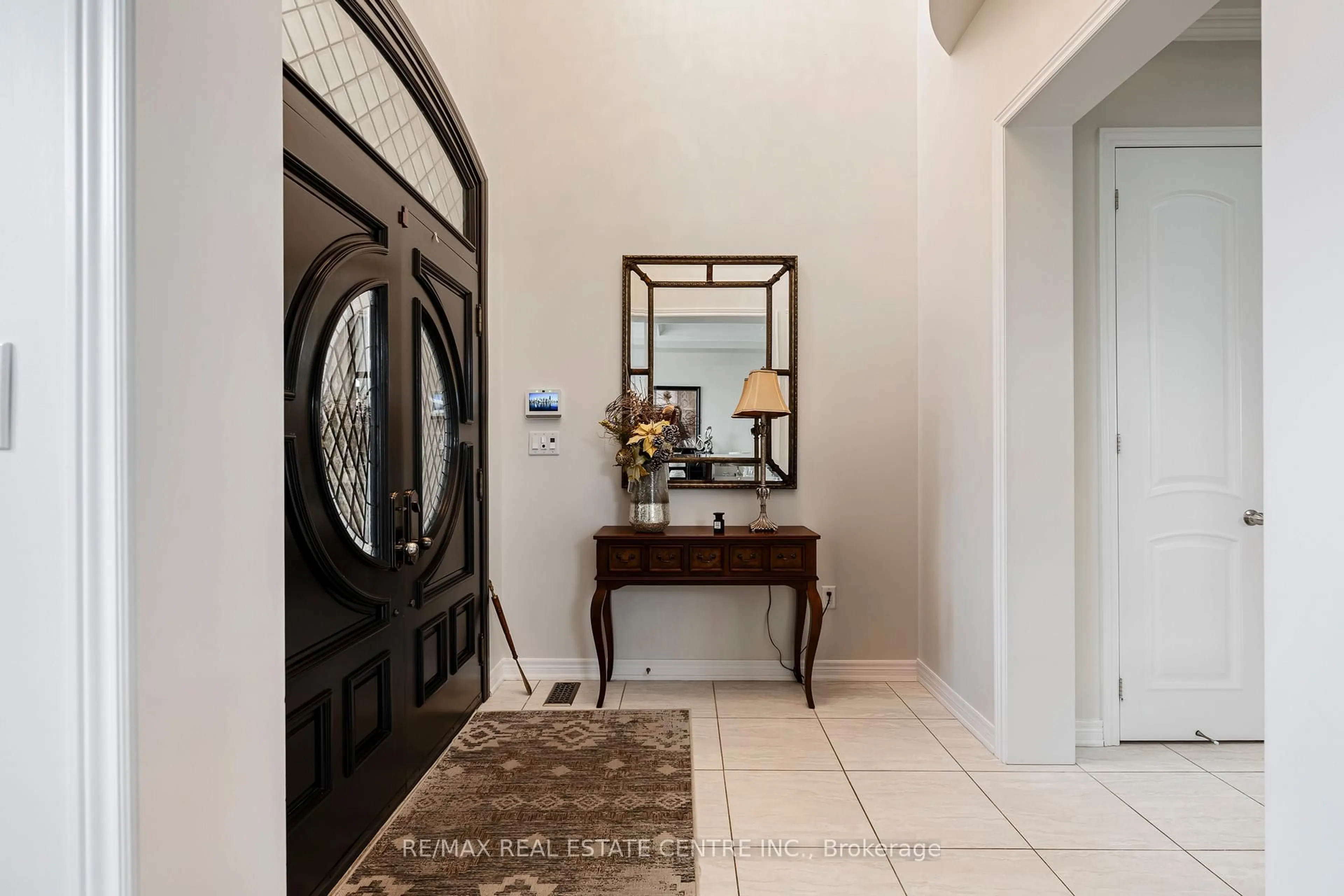 Indoor entryway for 128 Copeland Cres, Innisfil Ontario L0L 1L0