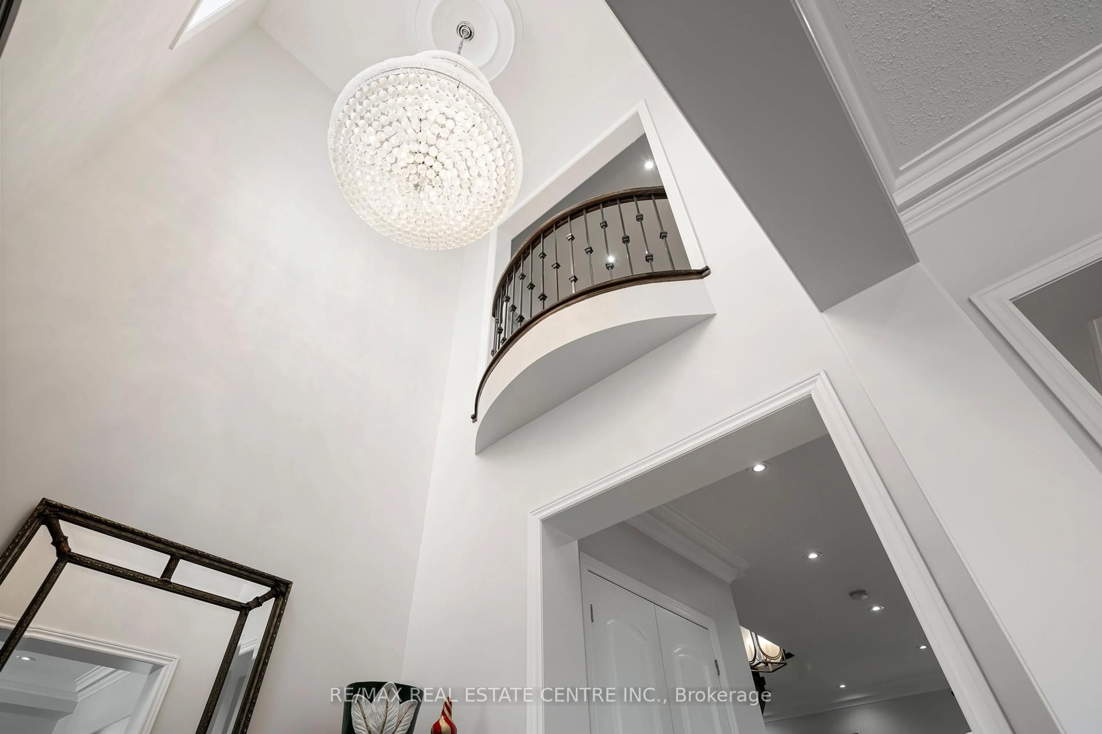 Indoor foyer for 128 Copeland Cres, Innisfil Ontario L0L 1L0